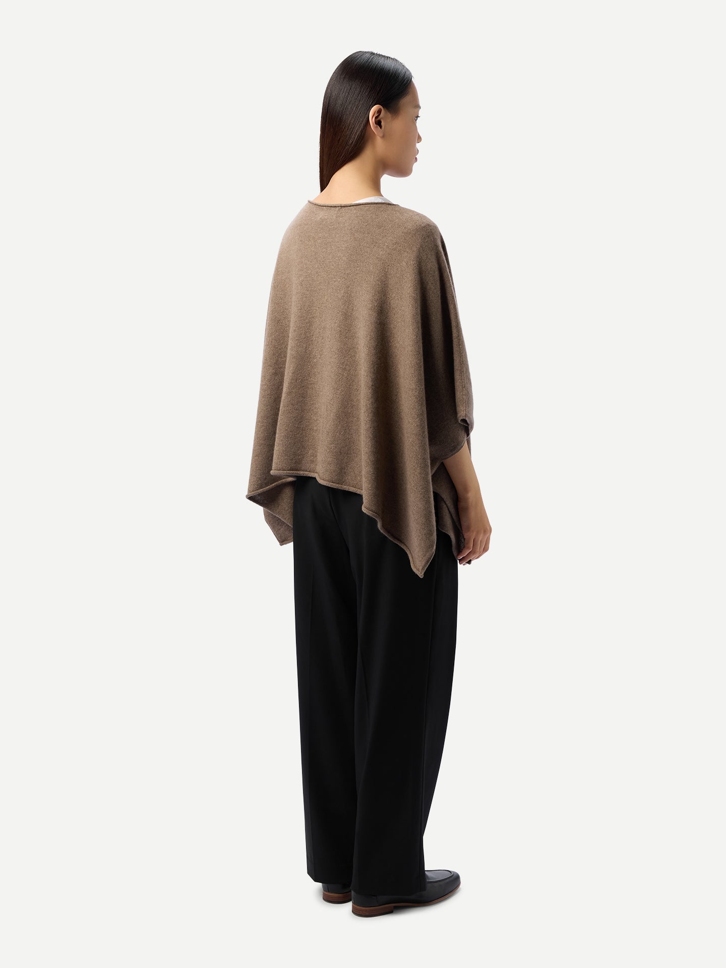 Poncho en cachemire 3D seamless femme couleur marron | GOBI Cashmere