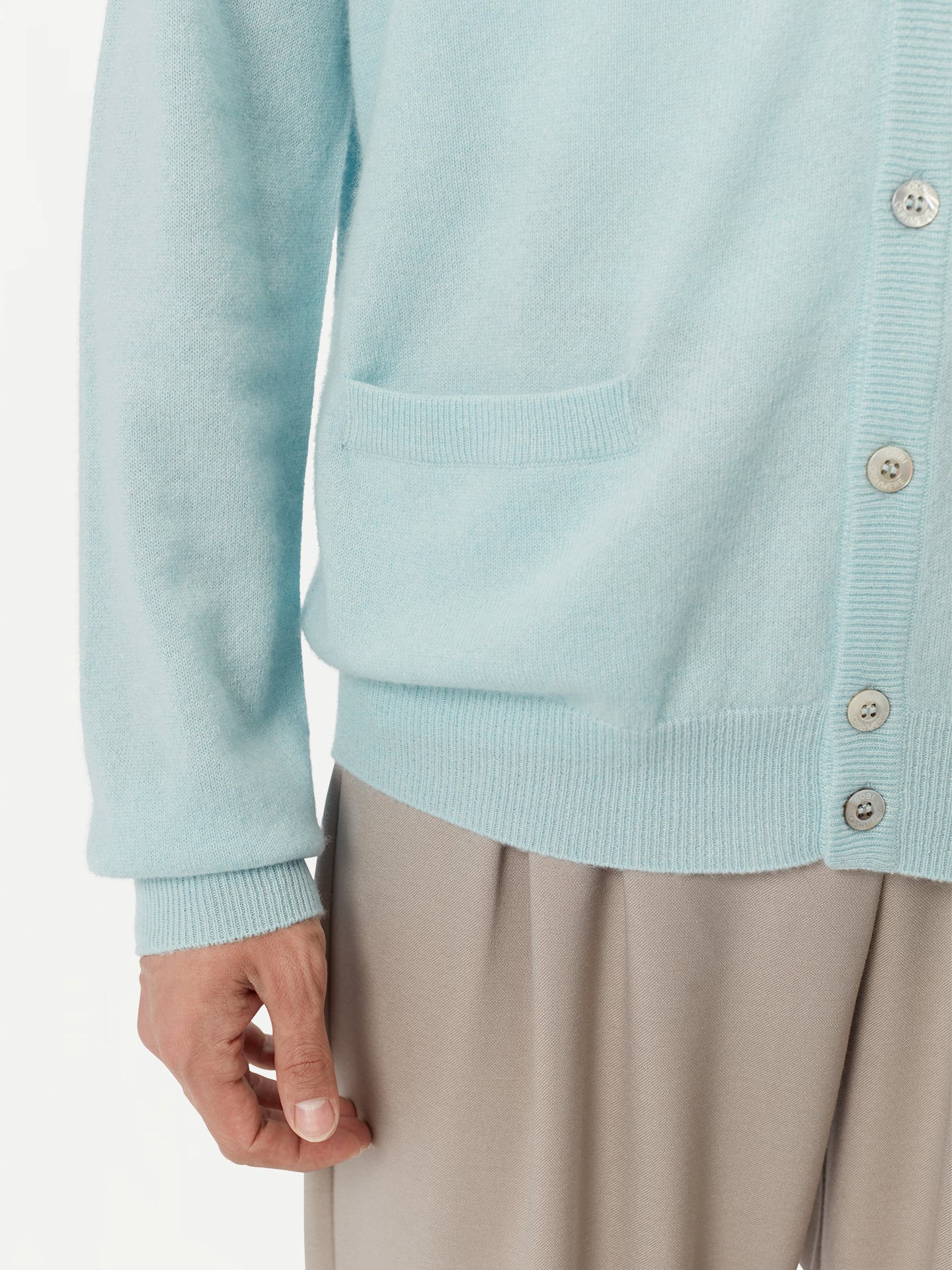 Cardigan col en V en cachemire Essential pour hommes