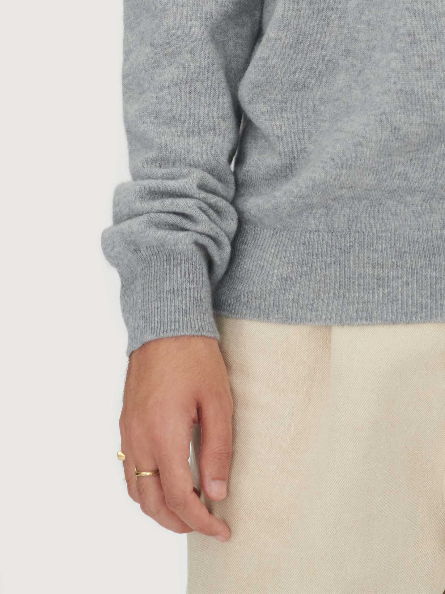 Pull col en V en Cachemire pour hommes Gris - Gobi Cashmere
