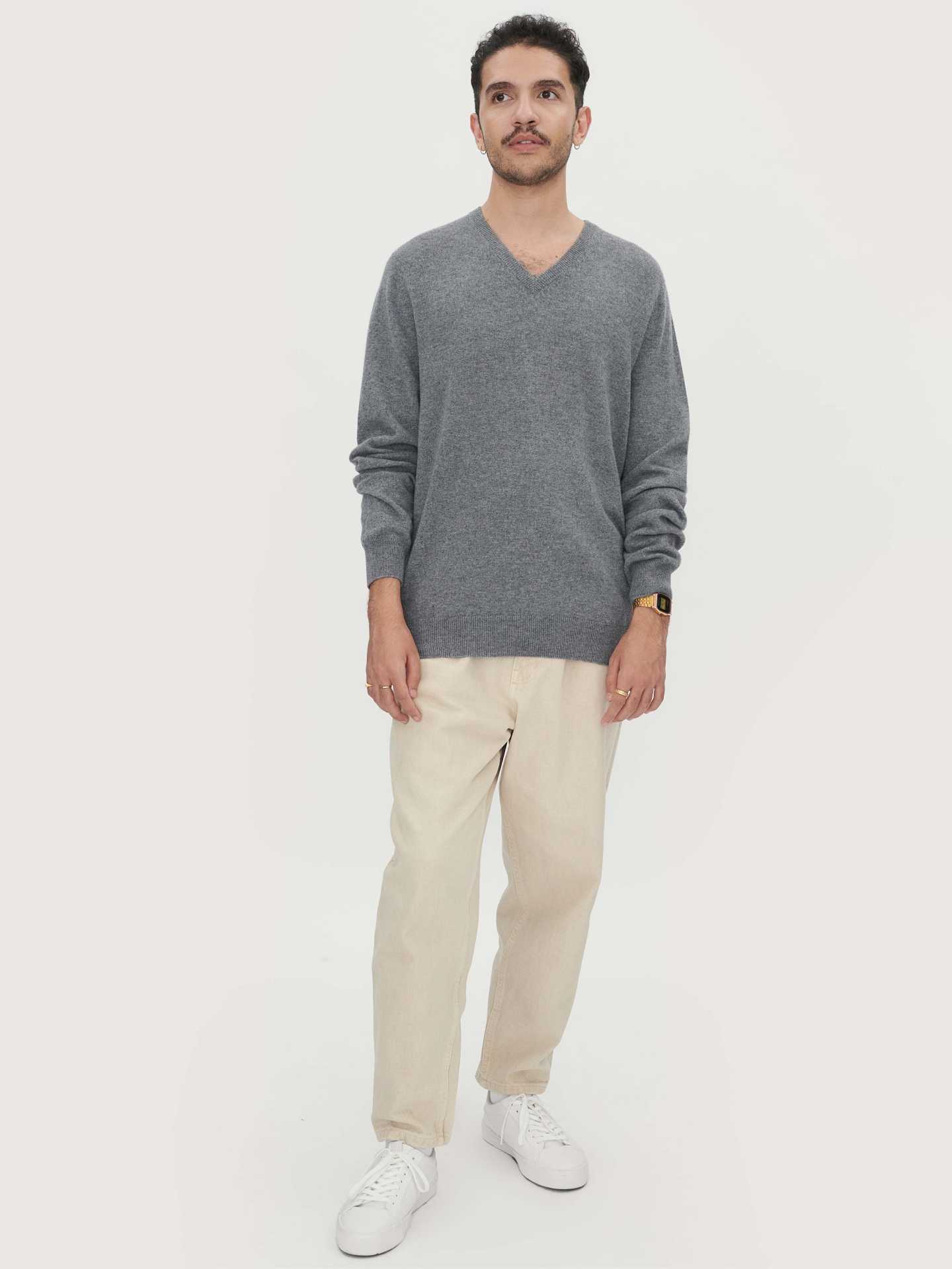 Pull col en V en Cachemire pour hommes Gris - Gobi Cashmere