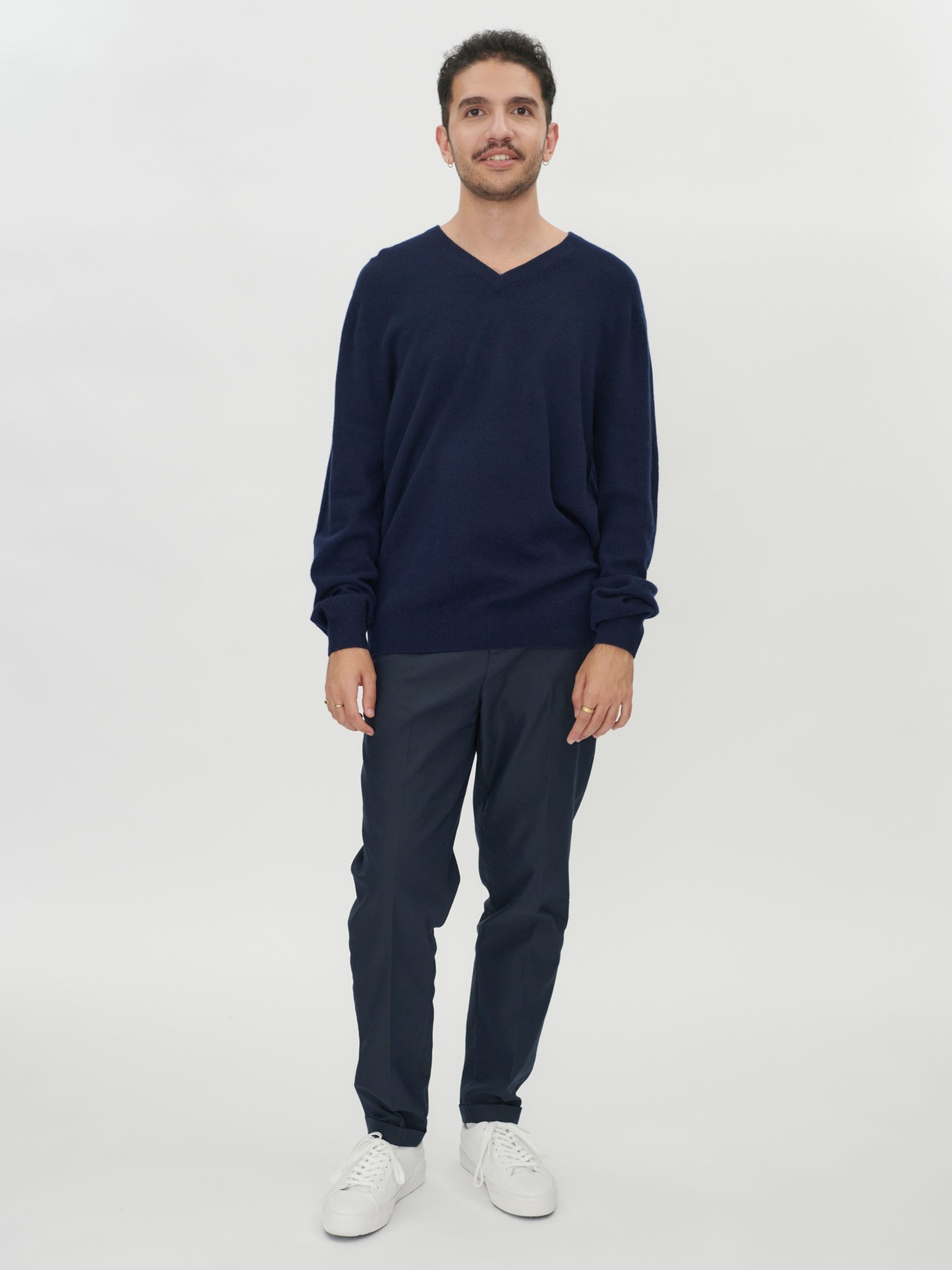 Pull col en V en Cachemire pour hommes Marin - Gobi Cashmere