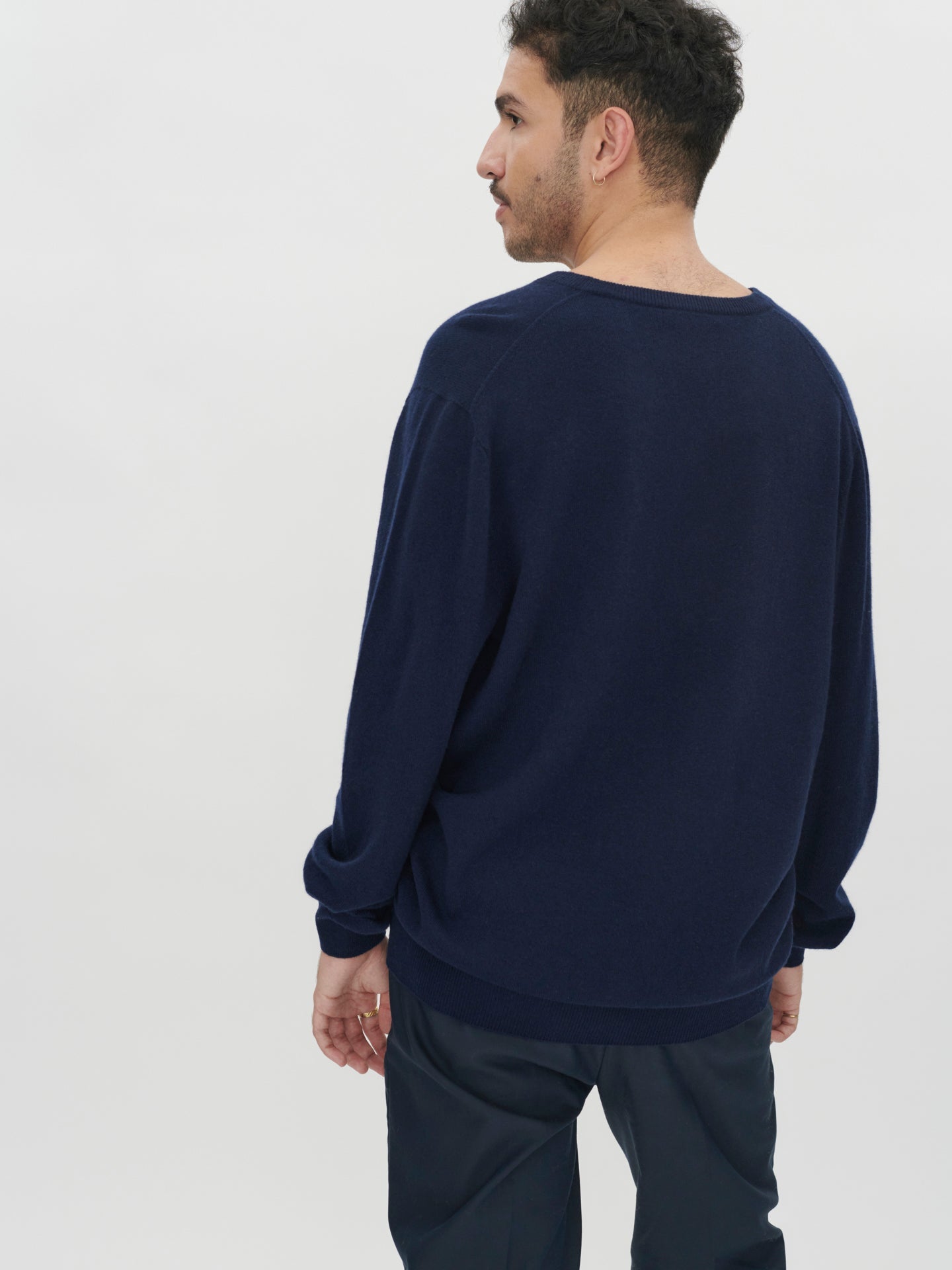 Pull col en V en Cachemire pour hommes Marin - Gobi Cashmere