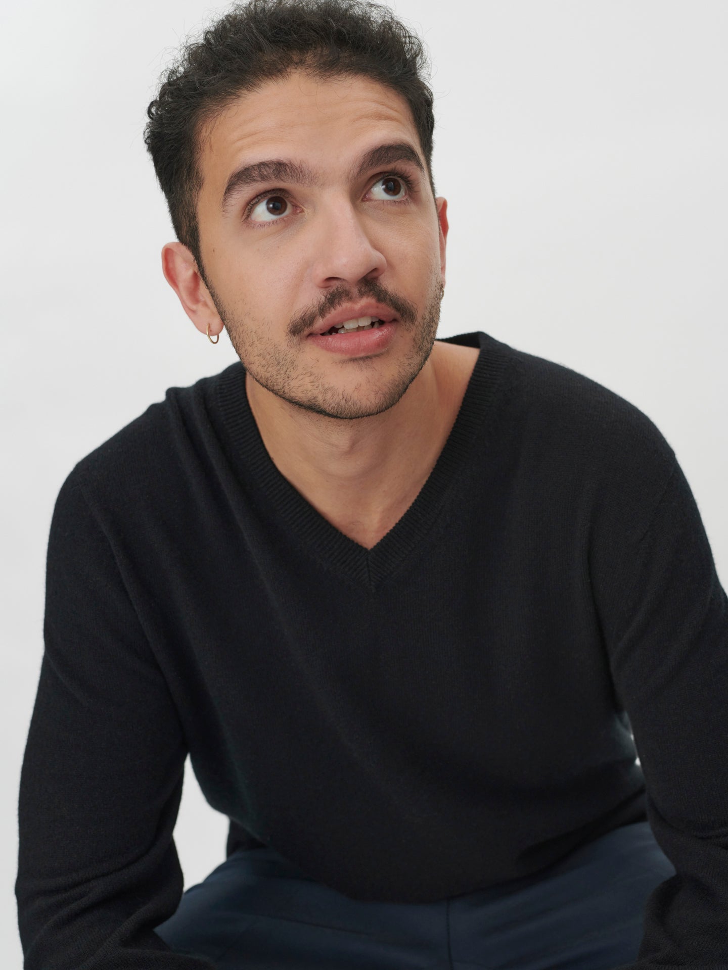 Pull col en V en Cachemire pour hommes Noir - Gobi Cashmere