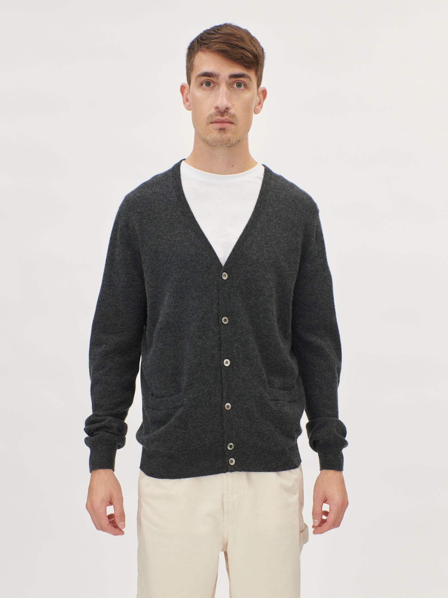 Cardigan a col V en Cachemire pour hommes gris - Gobi Cashmere