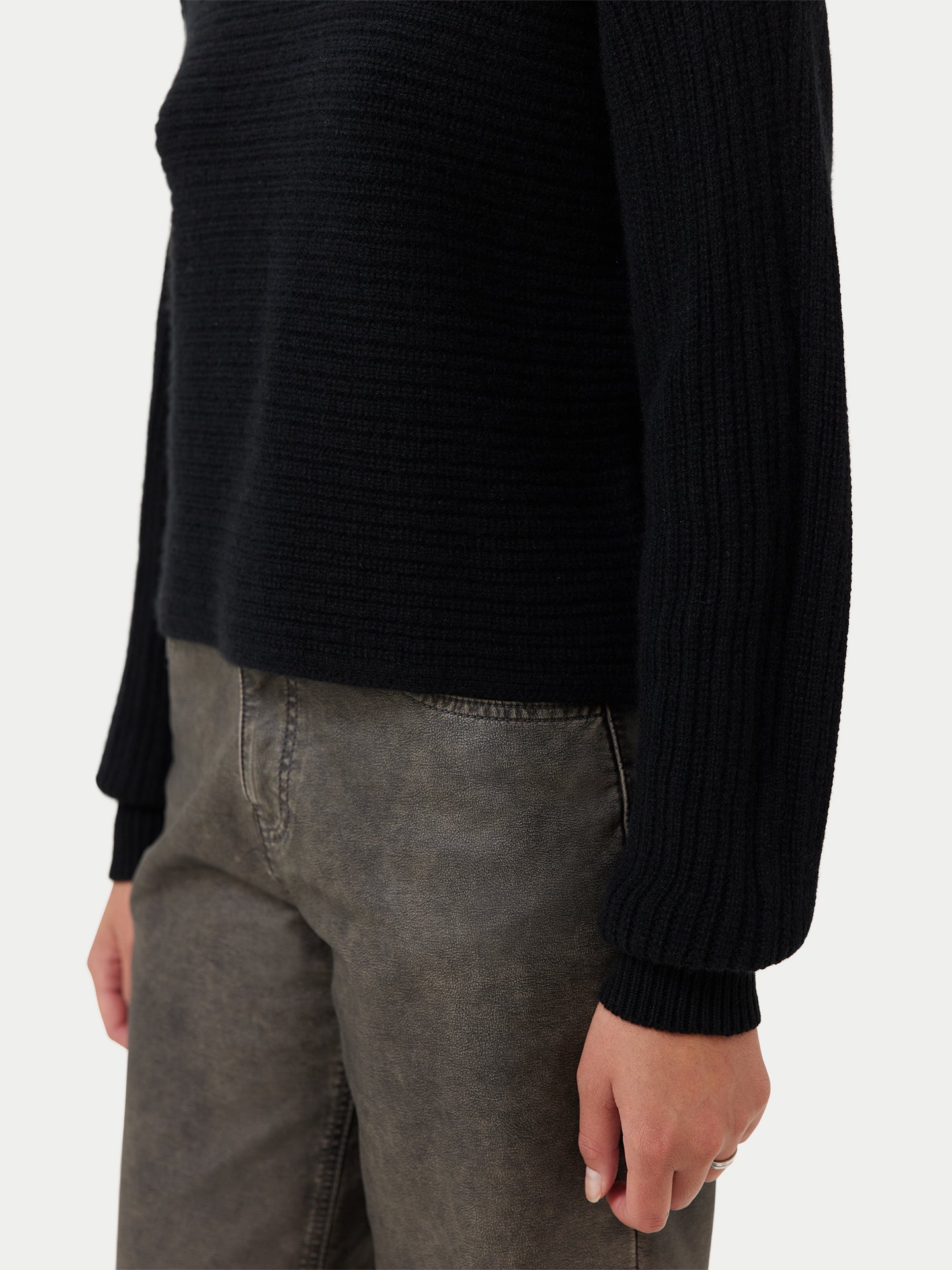 Pull croisé en cachemire Noir - Gobi Cashmere