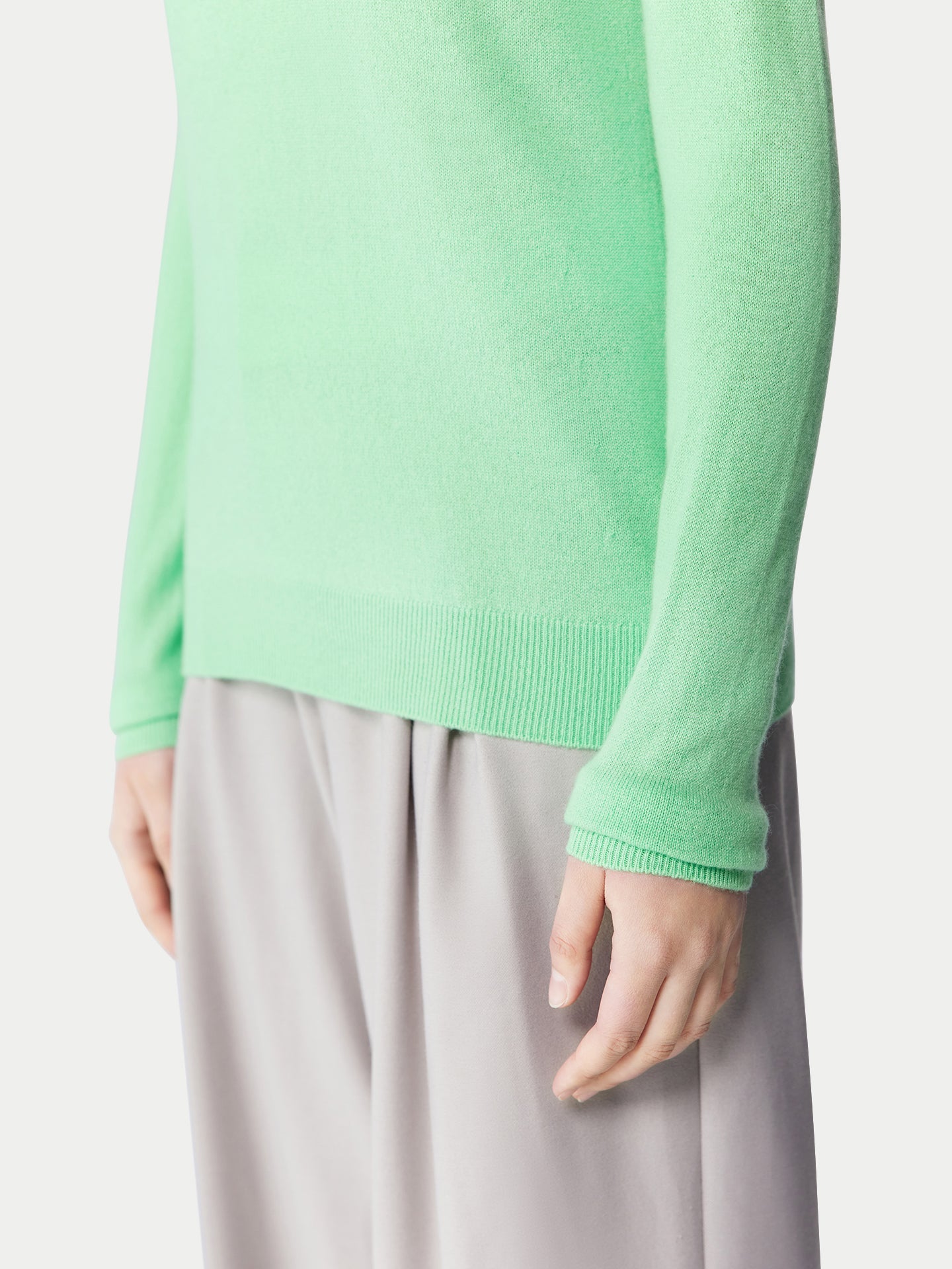 Pull col rond en cachemire Essential pour femmes FrêNe Vert - Gobi Cashmere
