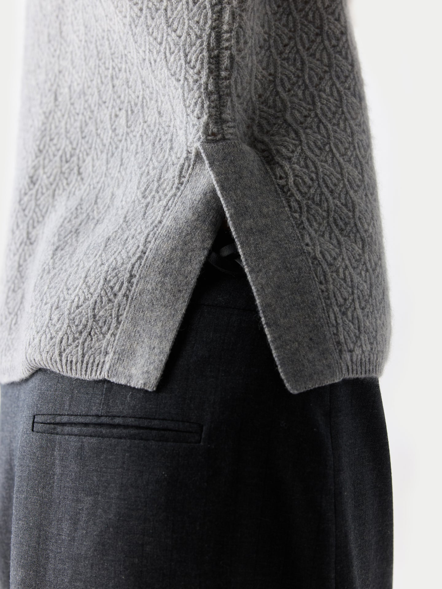 Gilet Cachemire Col Rond Texturé Femme couleur gris | GOBI Cashmere