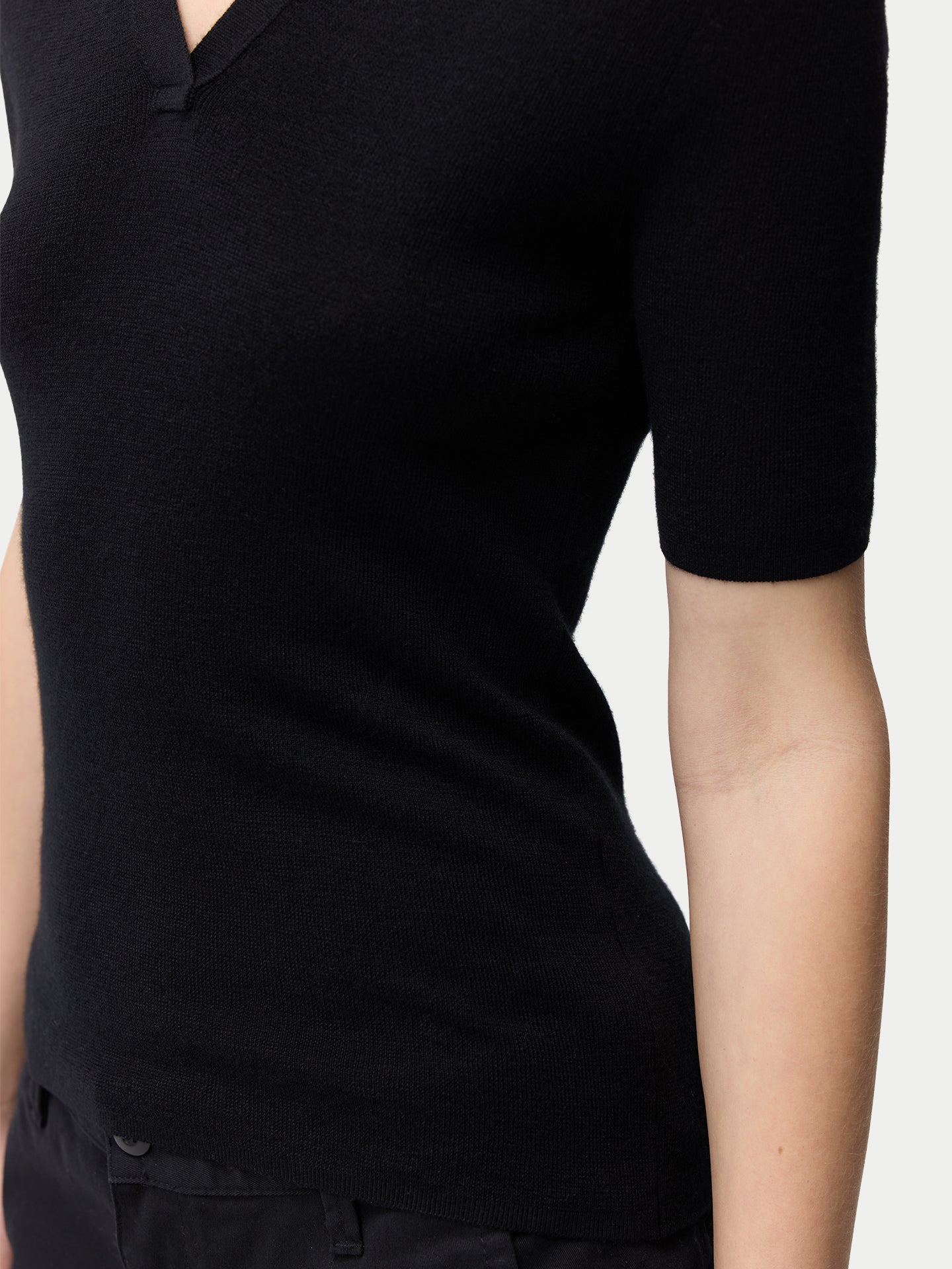 Polo en soie et cachemire élégant pour femmes couleur noir | GOBI Cashmere