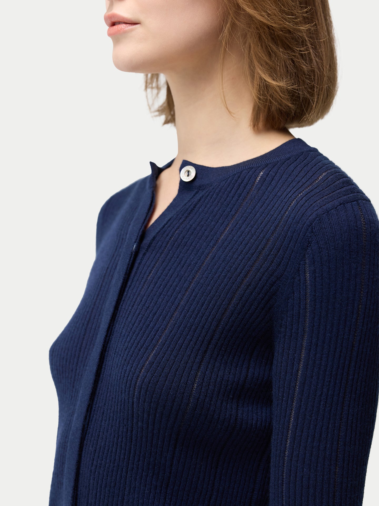 Cardigan en soie de cachemire à boutons cachés