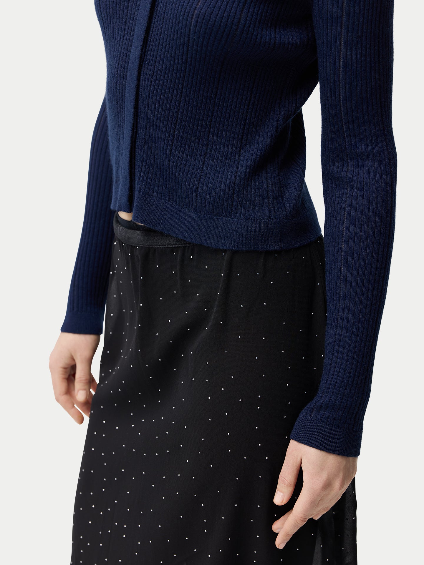 Bouton caché Cardigan en soie cachemire couleur marine | GOBI Cashmere