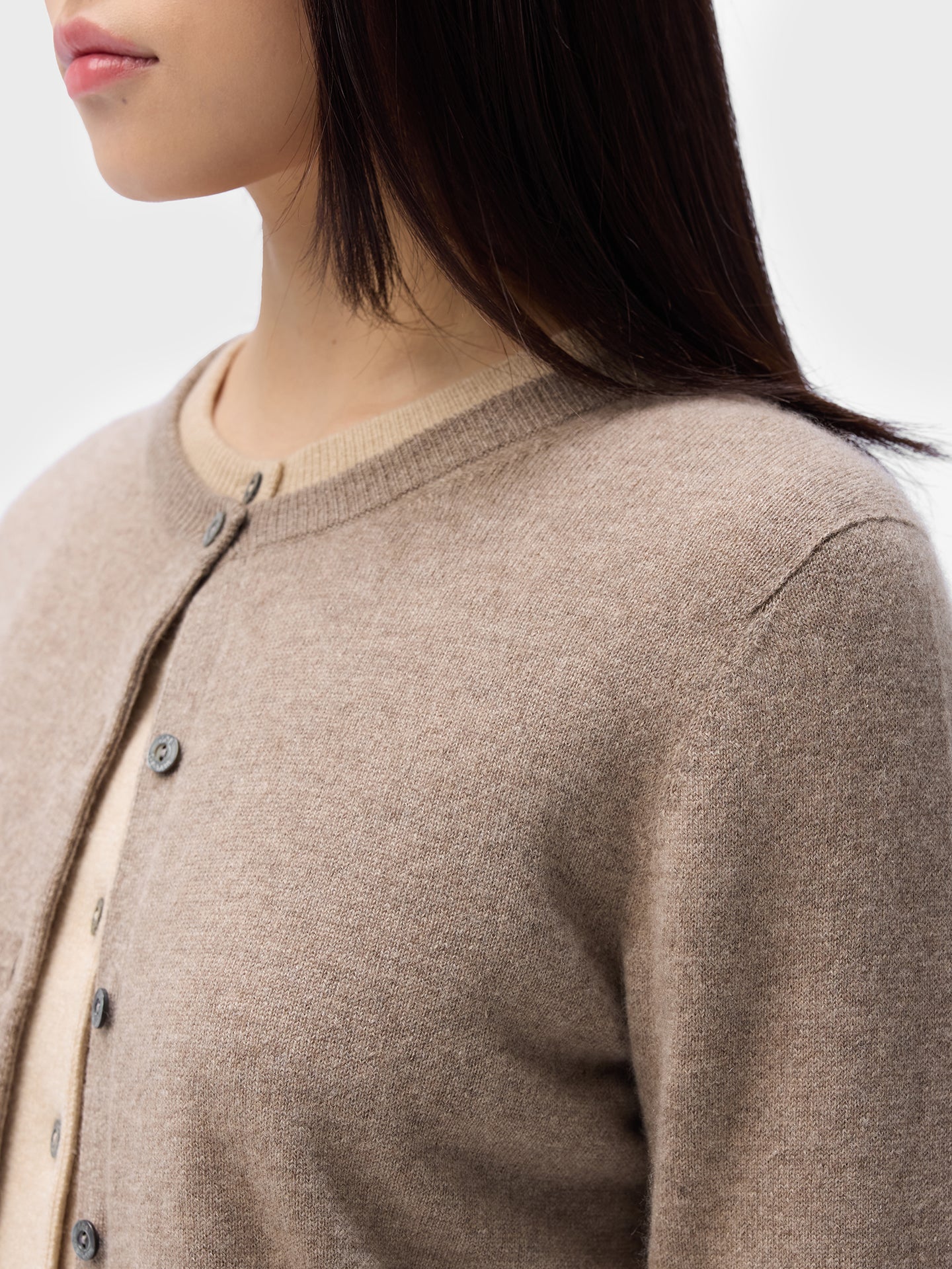 Cardigan col rond en cachemire Essential pour femmes Couleur Organique
