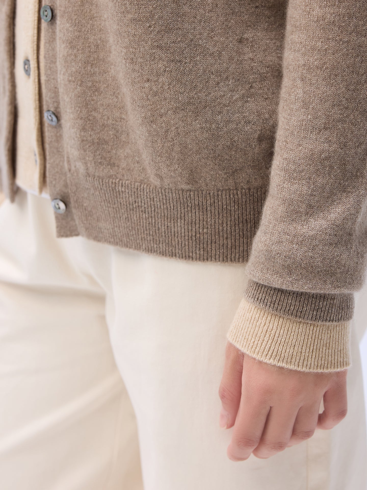 Cardigan col rond en cachemire Essential pour femmes Couleur Organique