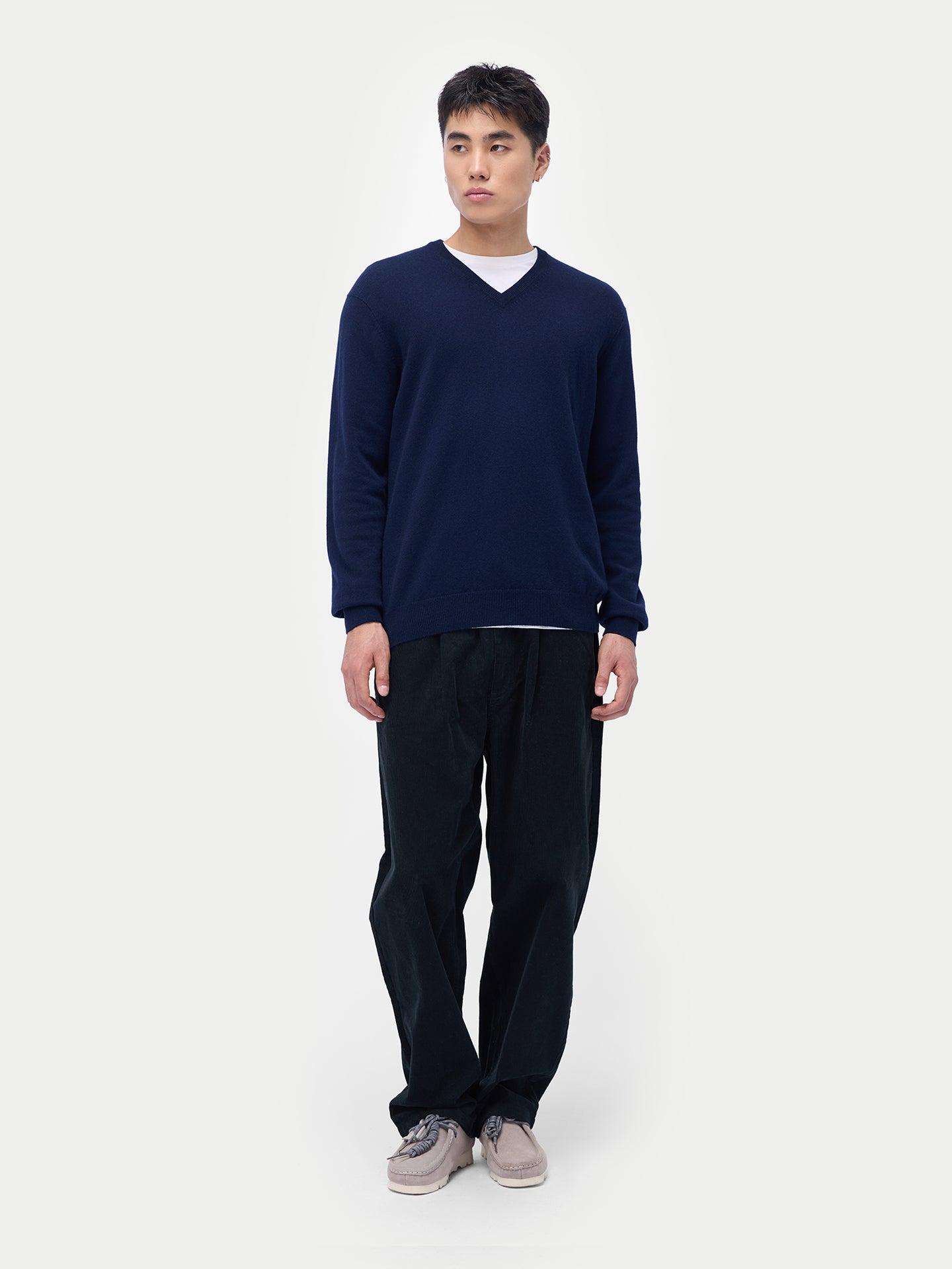 Pull col en V en cachemire Essential pour hommes