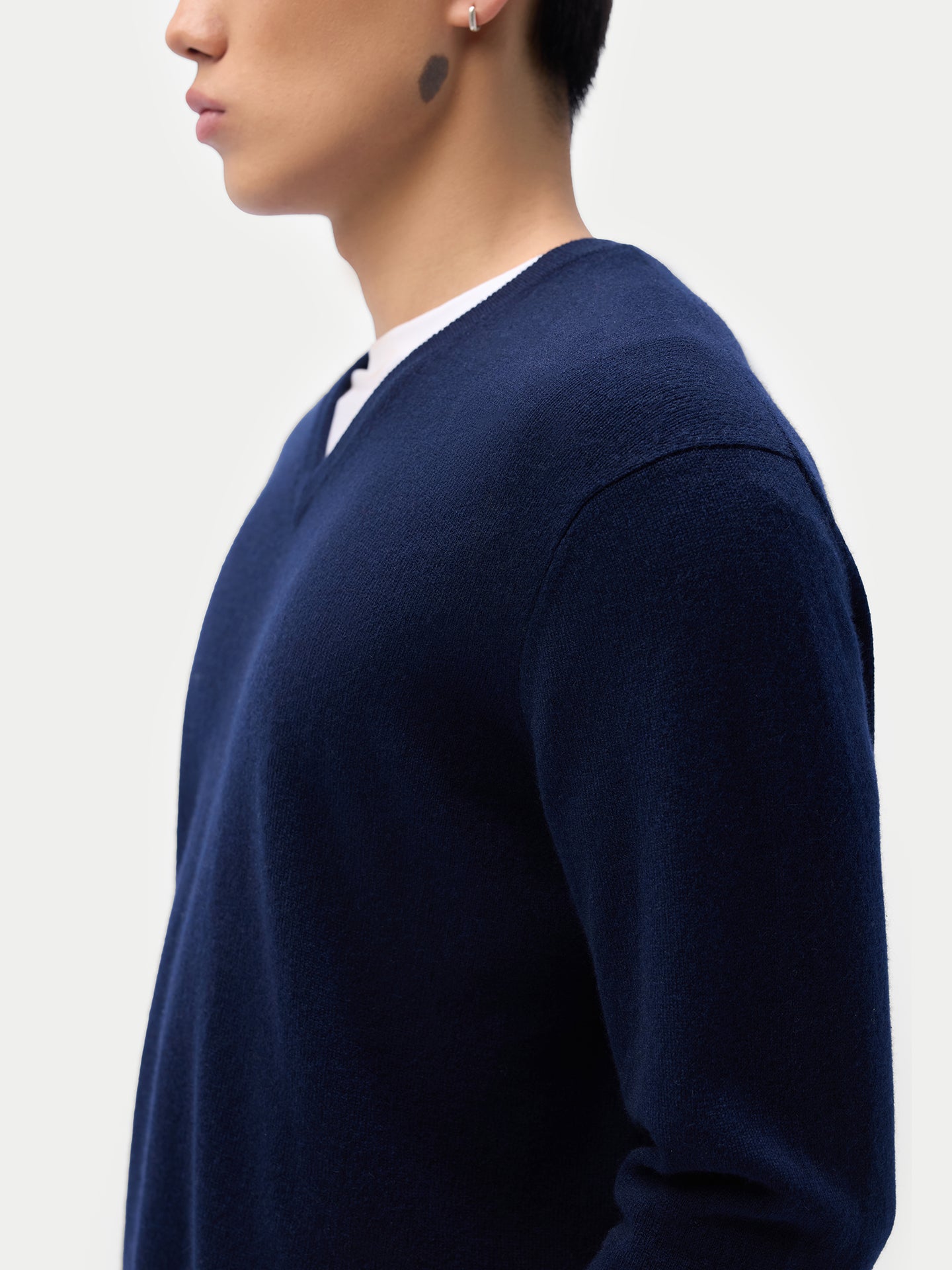 Pull col en V en cachemire Essential pour hommes