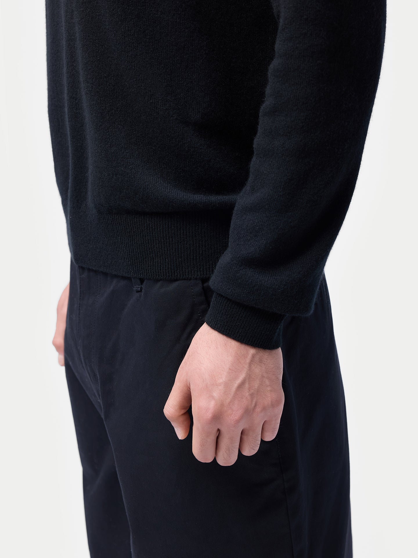 Pull col rond en cachemire Essential pour hommes