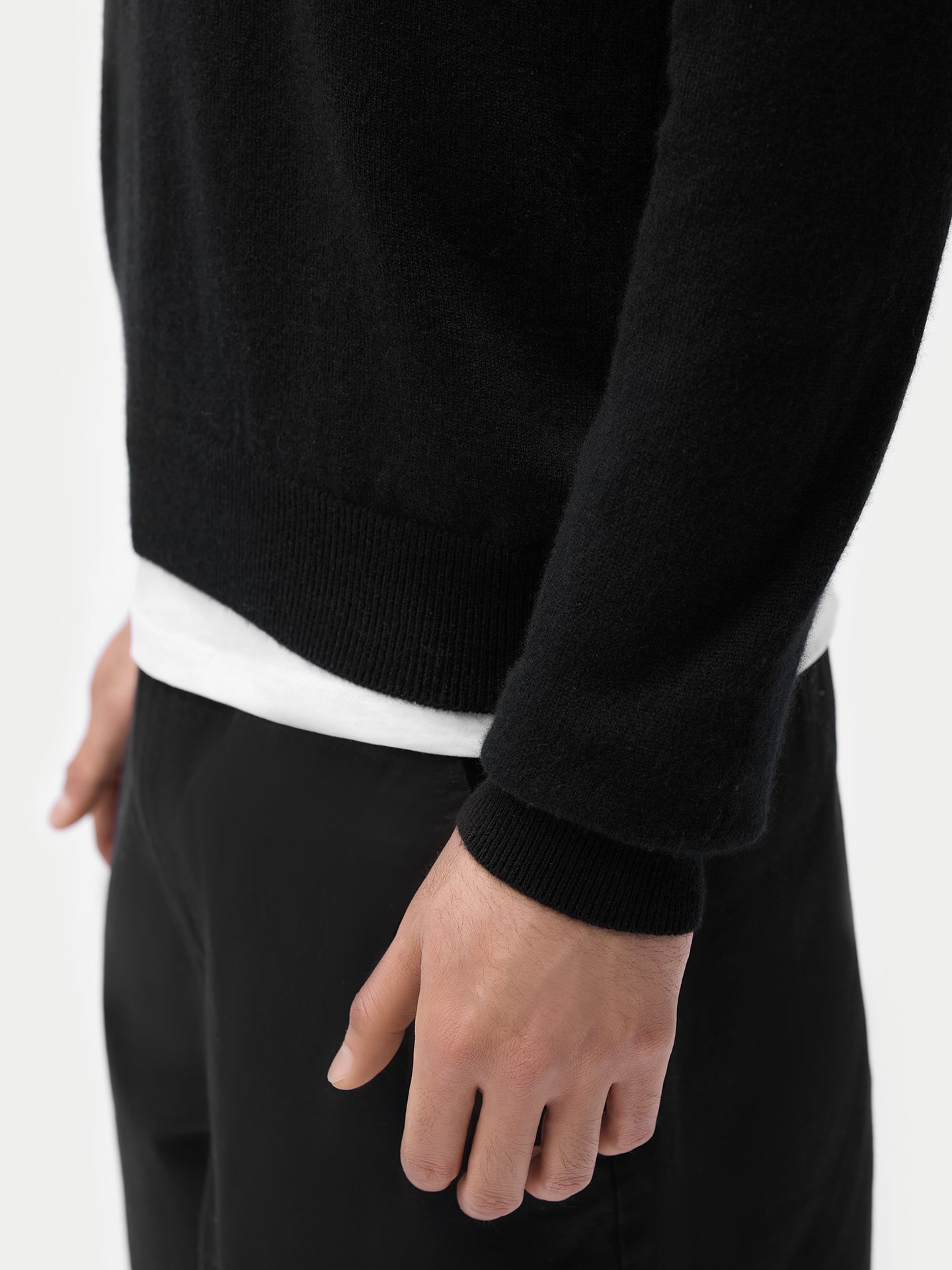 Pull col en V en cachemire Essential pour hommes