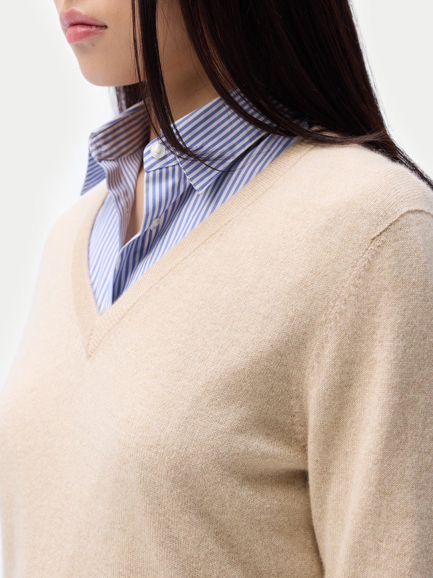 Pull col en V en cachemire Essential pour femmes Couleur Organique