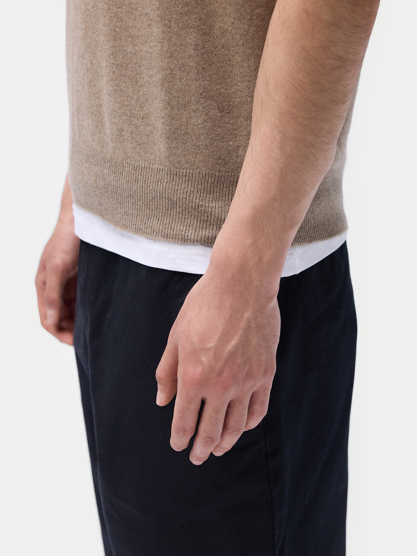 Gilet col en V en cachemire Essential pour hommes Couleur Organique