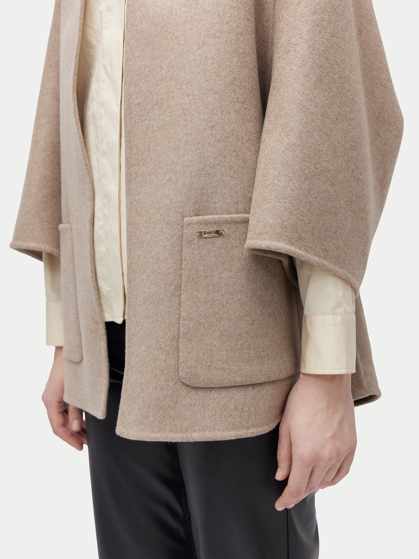 Veste Poncho en cachemire à poches plaquées