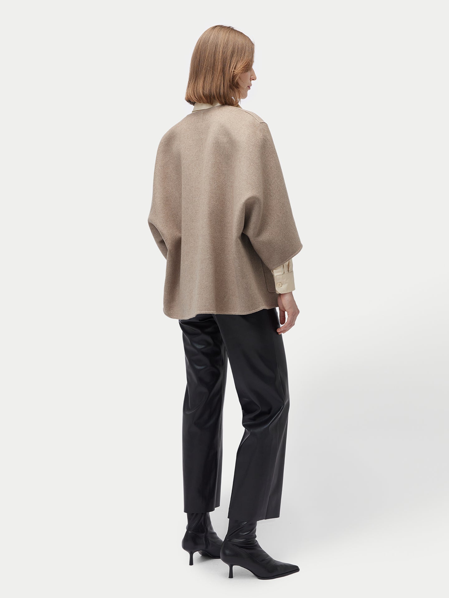 Veste Poncho en cachemire à poches plaquées
