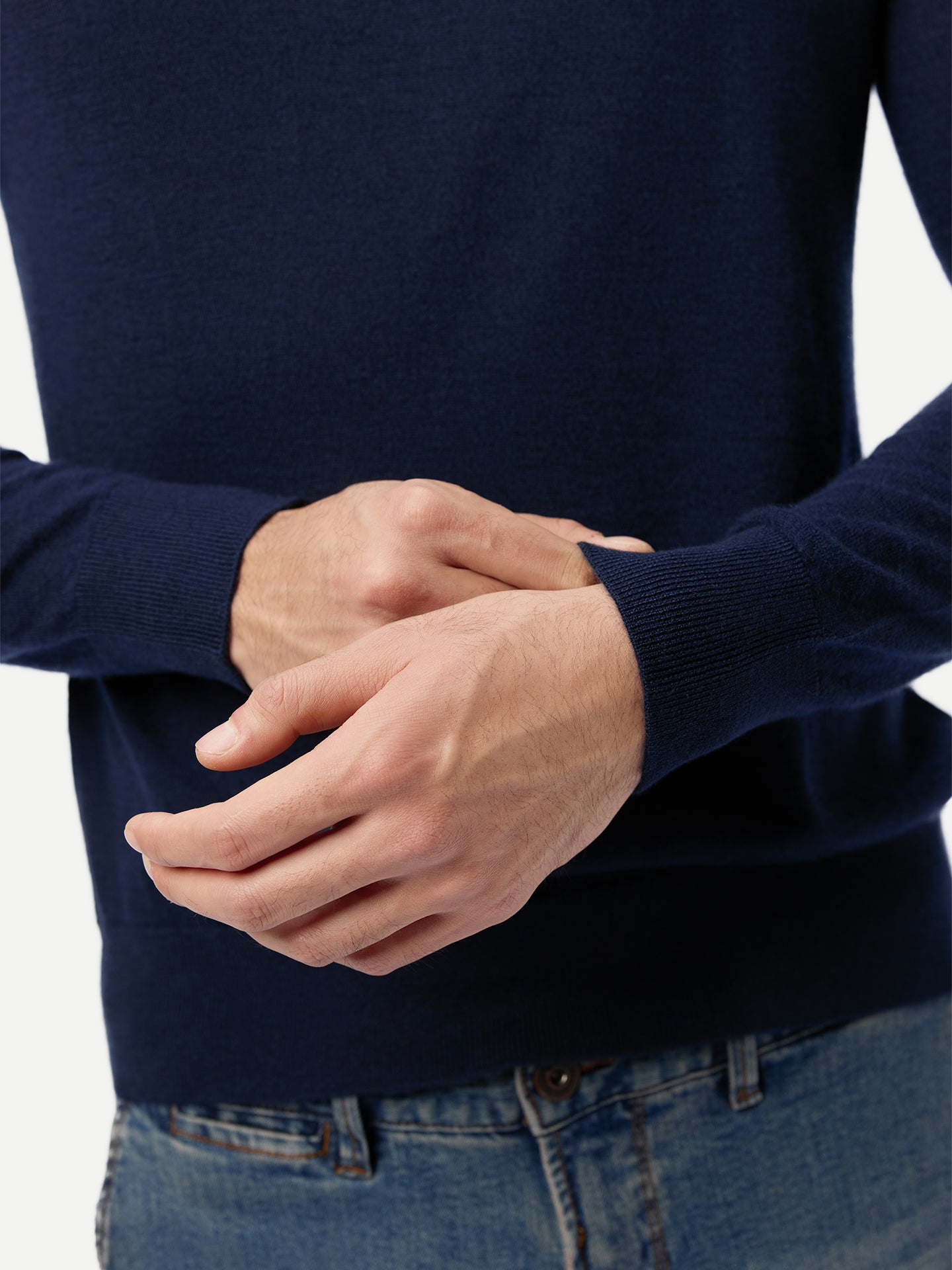 Pull en cachemire et soie à col rond couleur navy | GOBI Cashmere