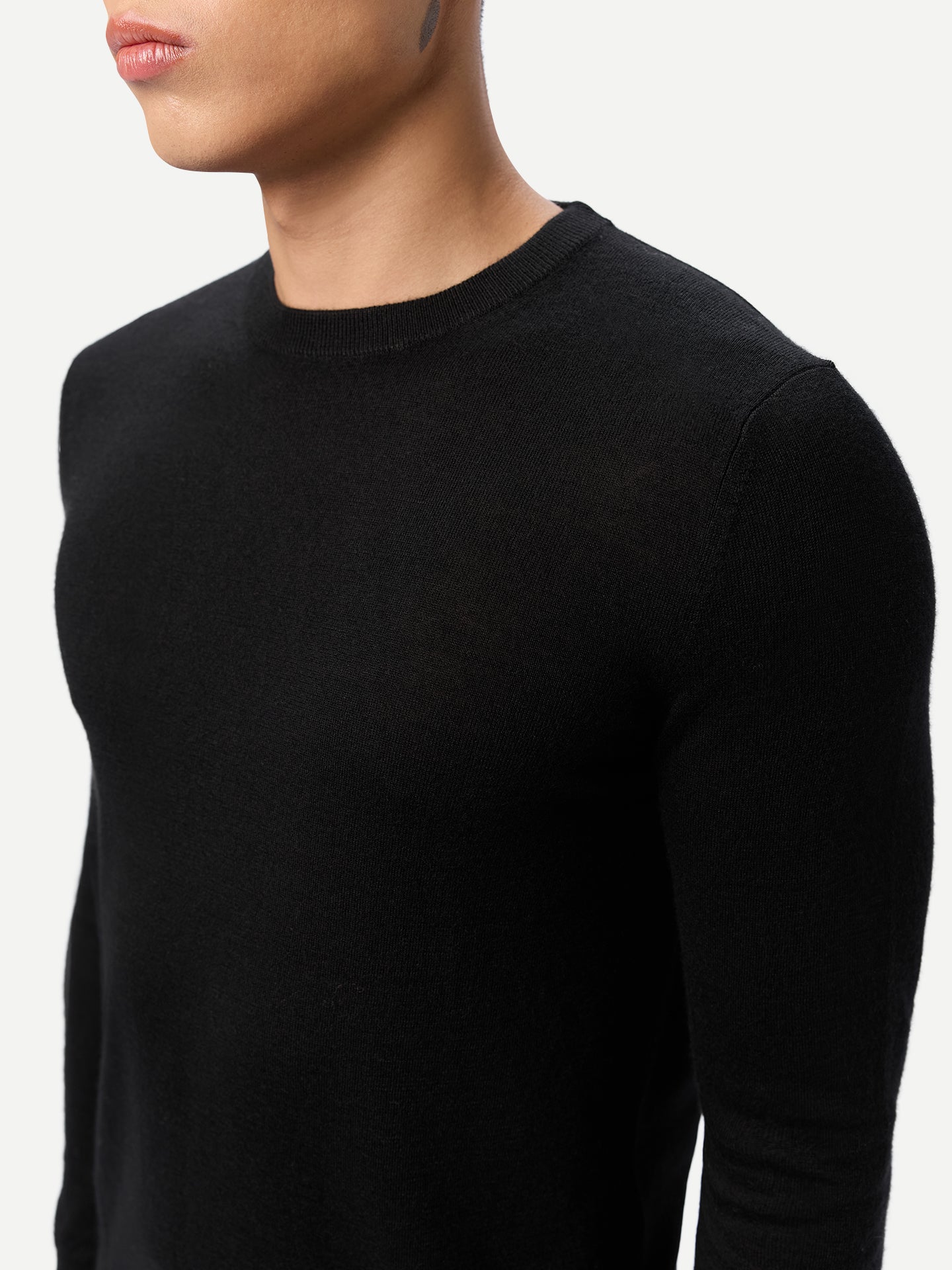 Pull en cachemire et soie à col rond couleur noir | GOBI Cashmere