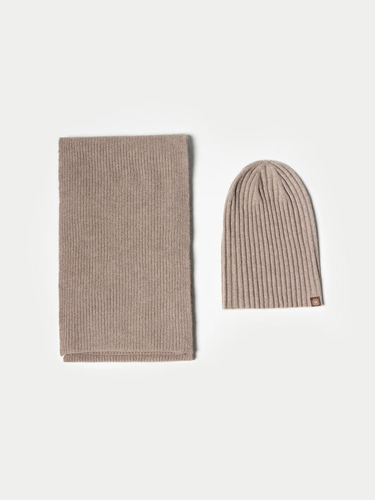 Set de bonnets et d'écharpes