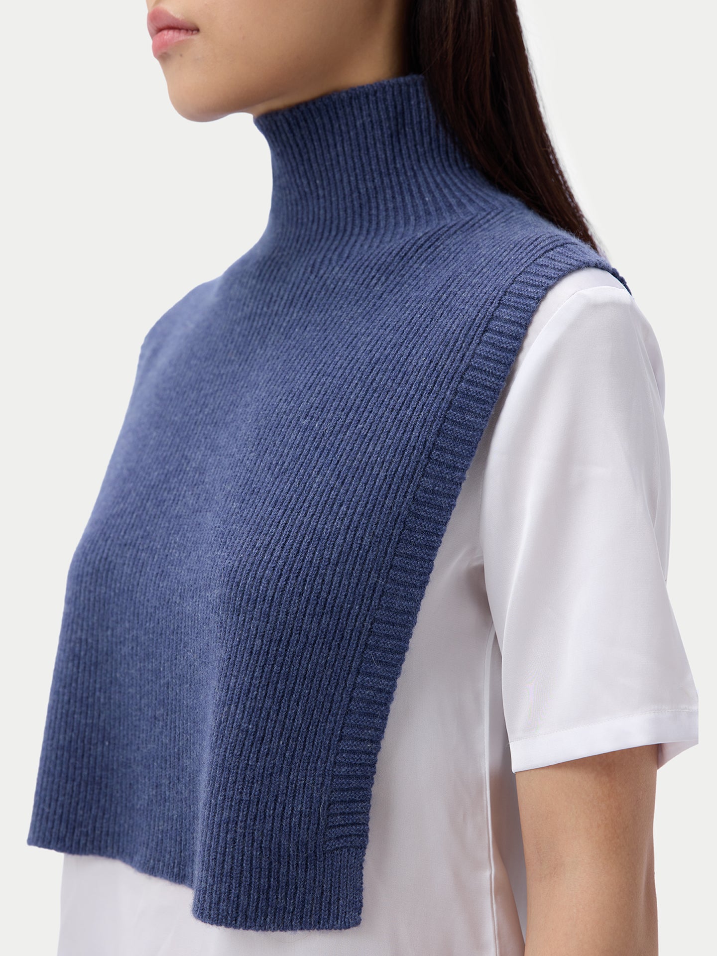 Écharpe col roulé en cachemire unisexe couleur bleu | GOBI Cashmere