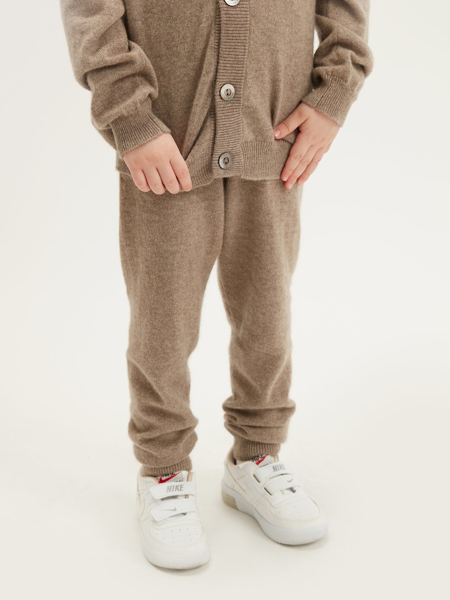 Cardigan col en V en cachemire Taupe - Gobi Cashmere