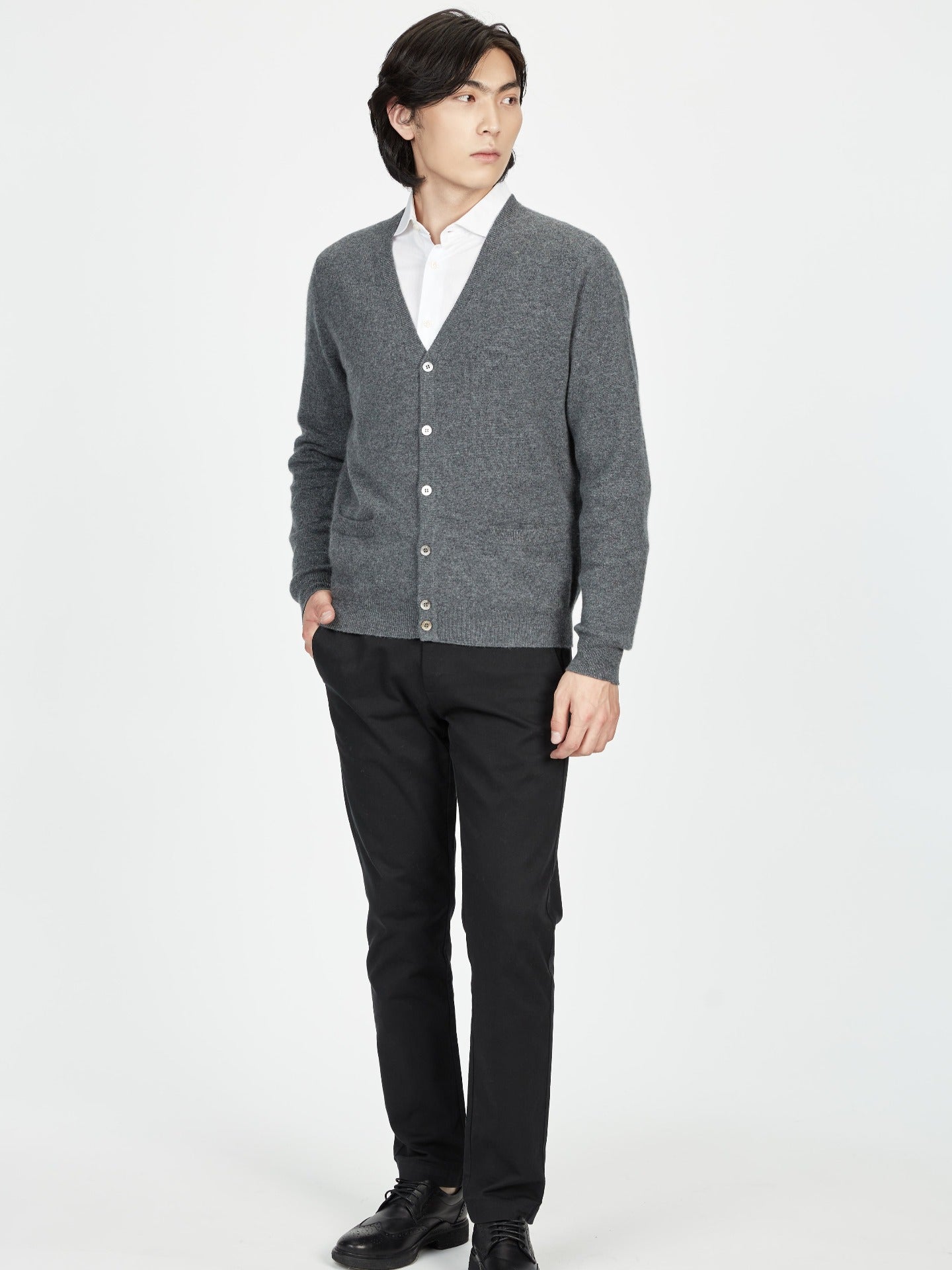 Cardigan a Col-V en cachemire pour  homme , couleur Gris - Gobi Cashmere