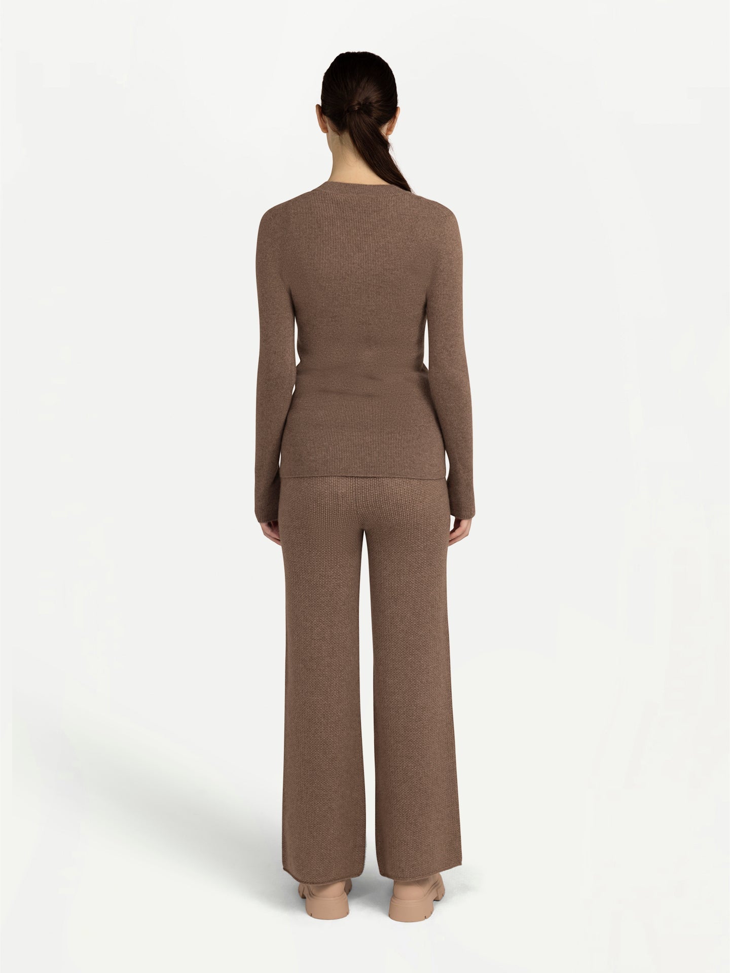 Pull col V en cachemire léger du créateur Cashmere Taupe - Gobi Cashmere