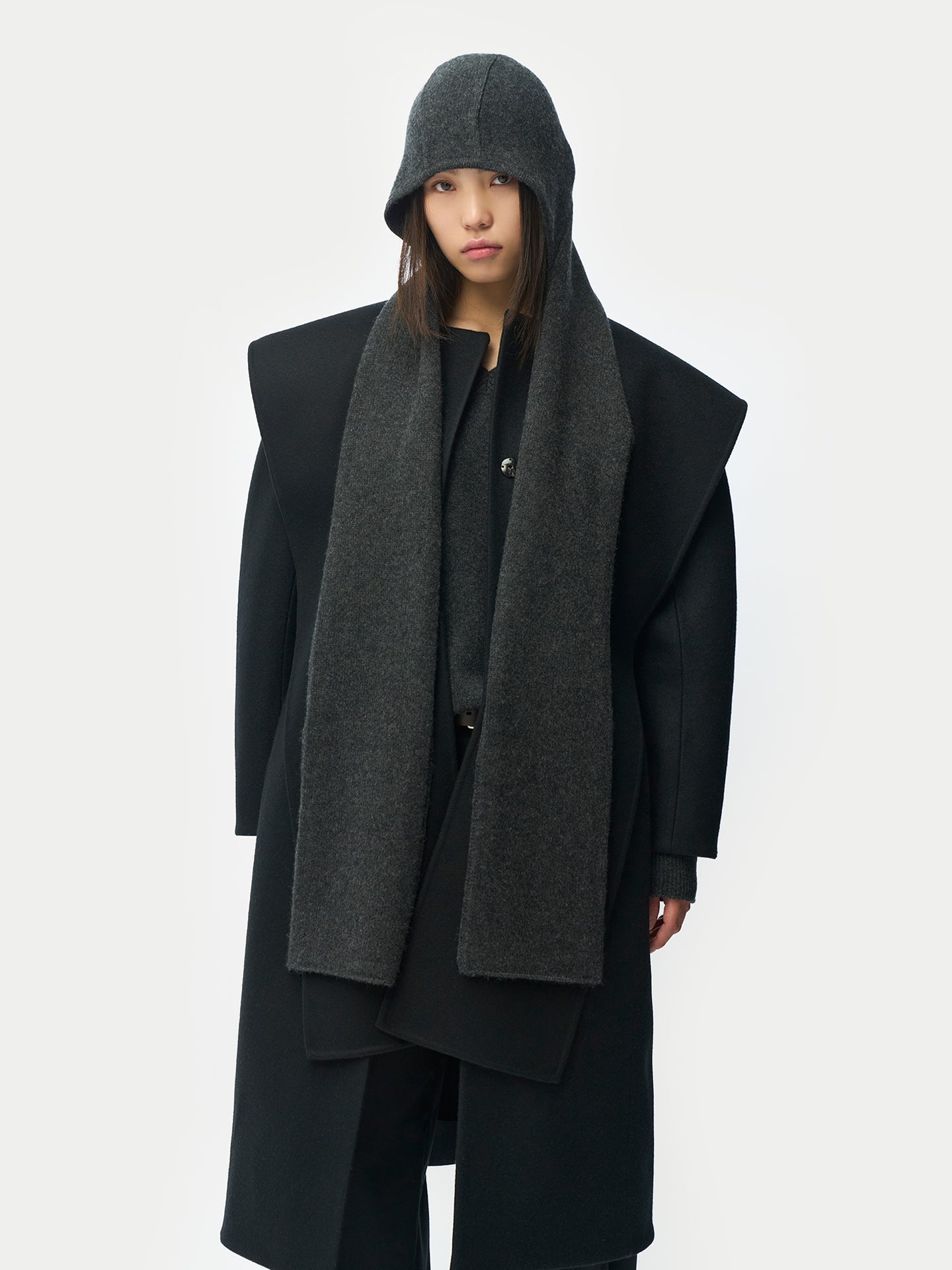 Étole à capuche en cachemire unisexe couleur noir | GOBI Cashmere