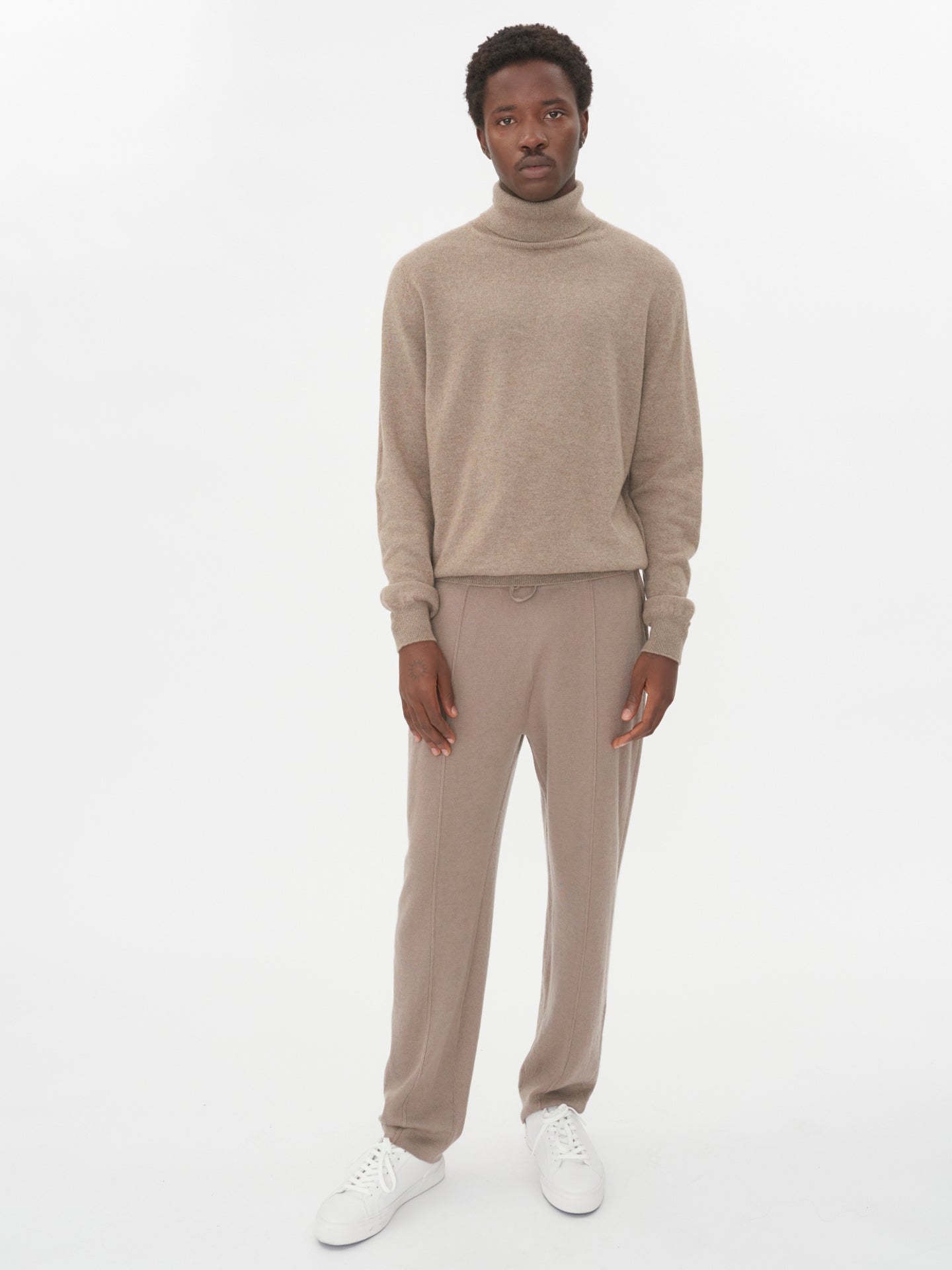 Col roulé homme en cachemire pour hommes Couleur Organique Taupe - Gobi Cashmere 