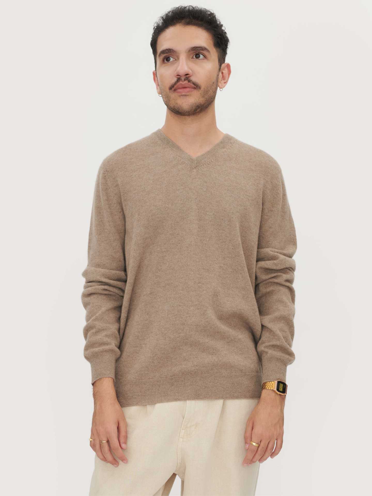 Pull col en V en Cachemire pour hommes Taupe - Gobi Cashmere
