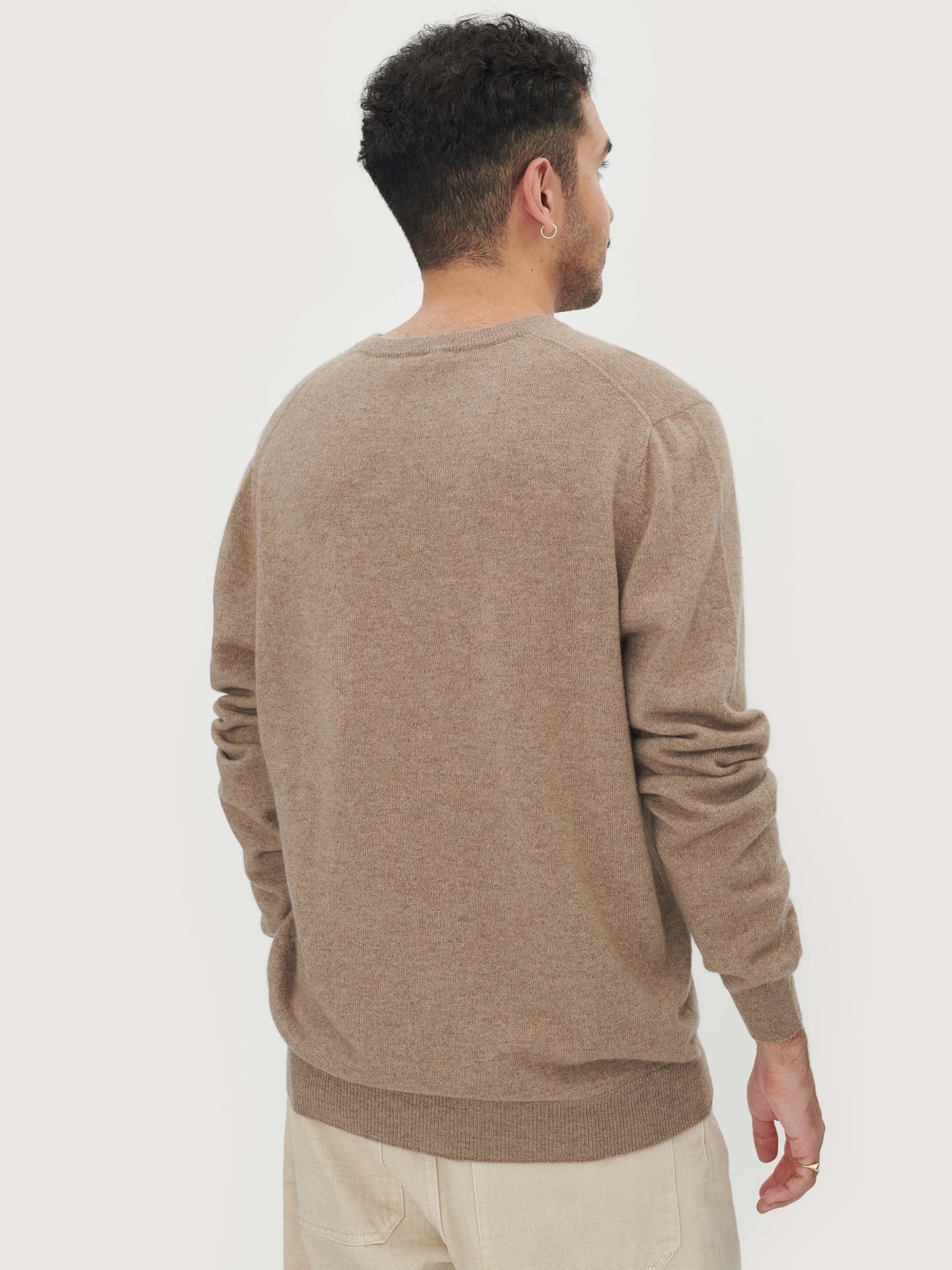Pull col en V en Cachemire pour hommes Taupe - Gobi Cashmere