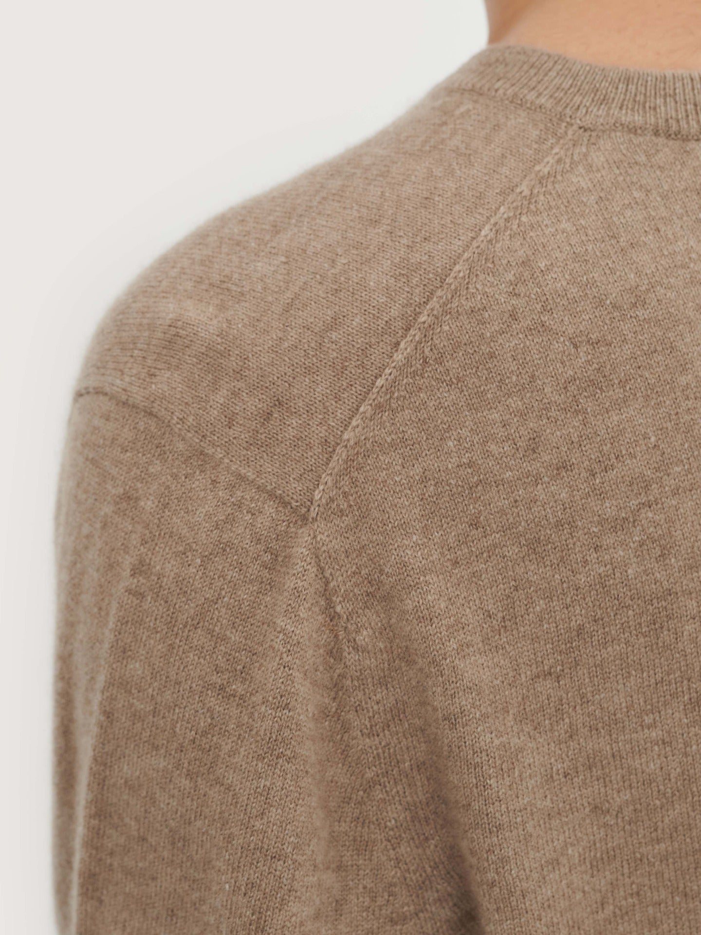 Pull col en V en Cachemire pour hommes Taupe - Gobi Cashmere