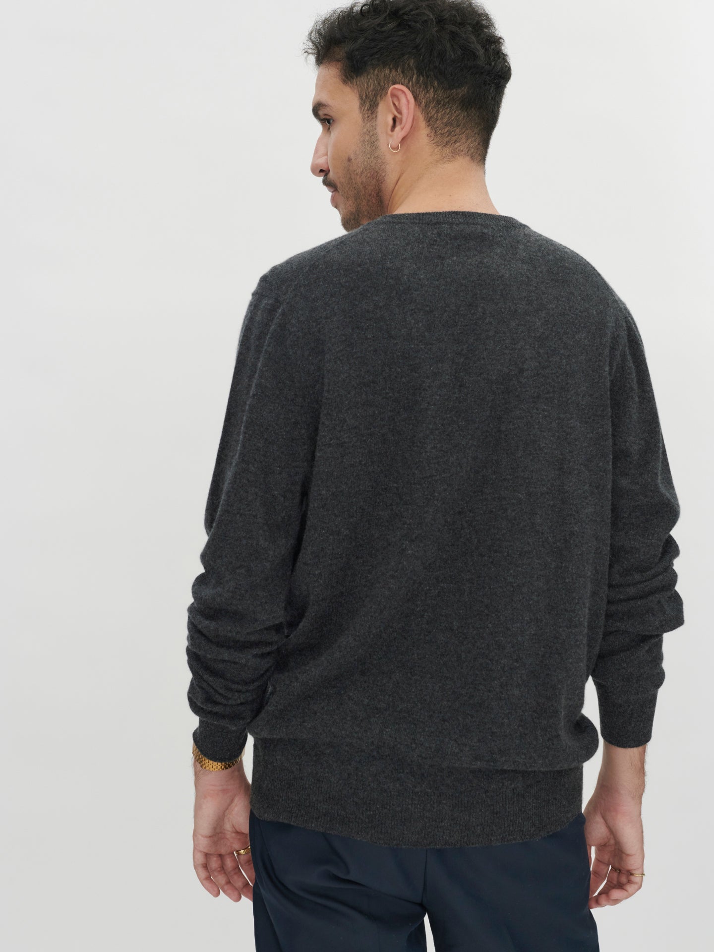 Pull col en V en Cachemire pour hommes Gris - Gobi Cashmere