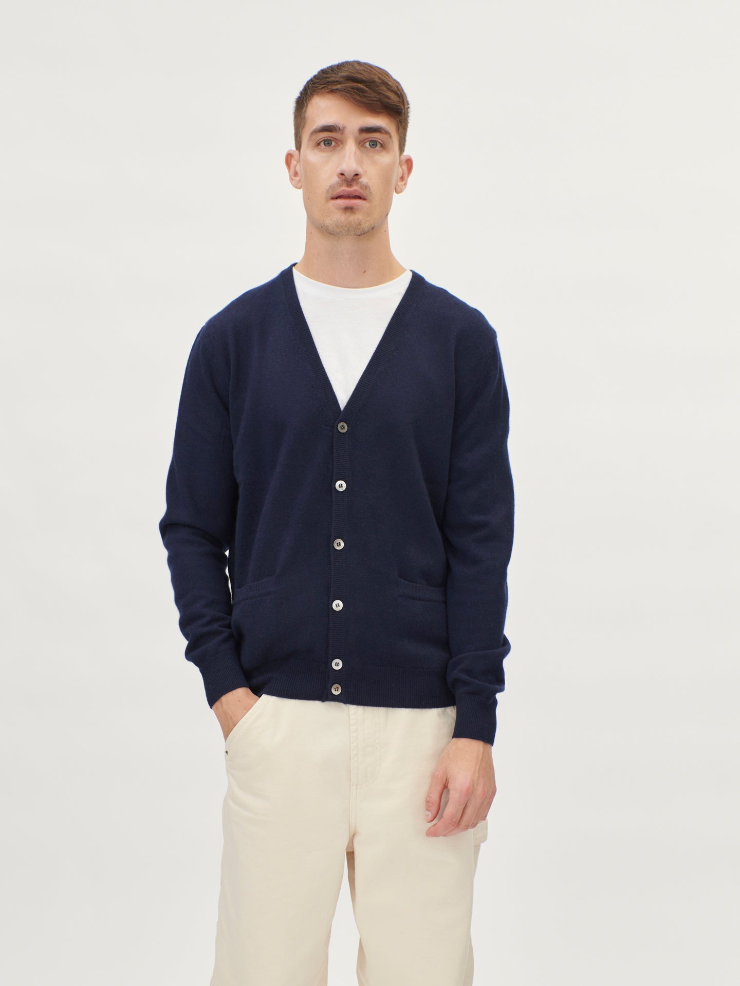 Cardigan a col V en Cachemire pour hommes Marin - Gobi Cashmere