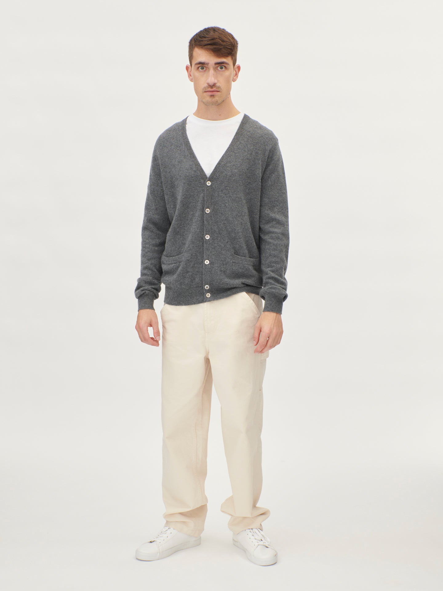 Cardigan a Col-V en cachemire pour  homme , couleur Gris - Gobi Cashmere