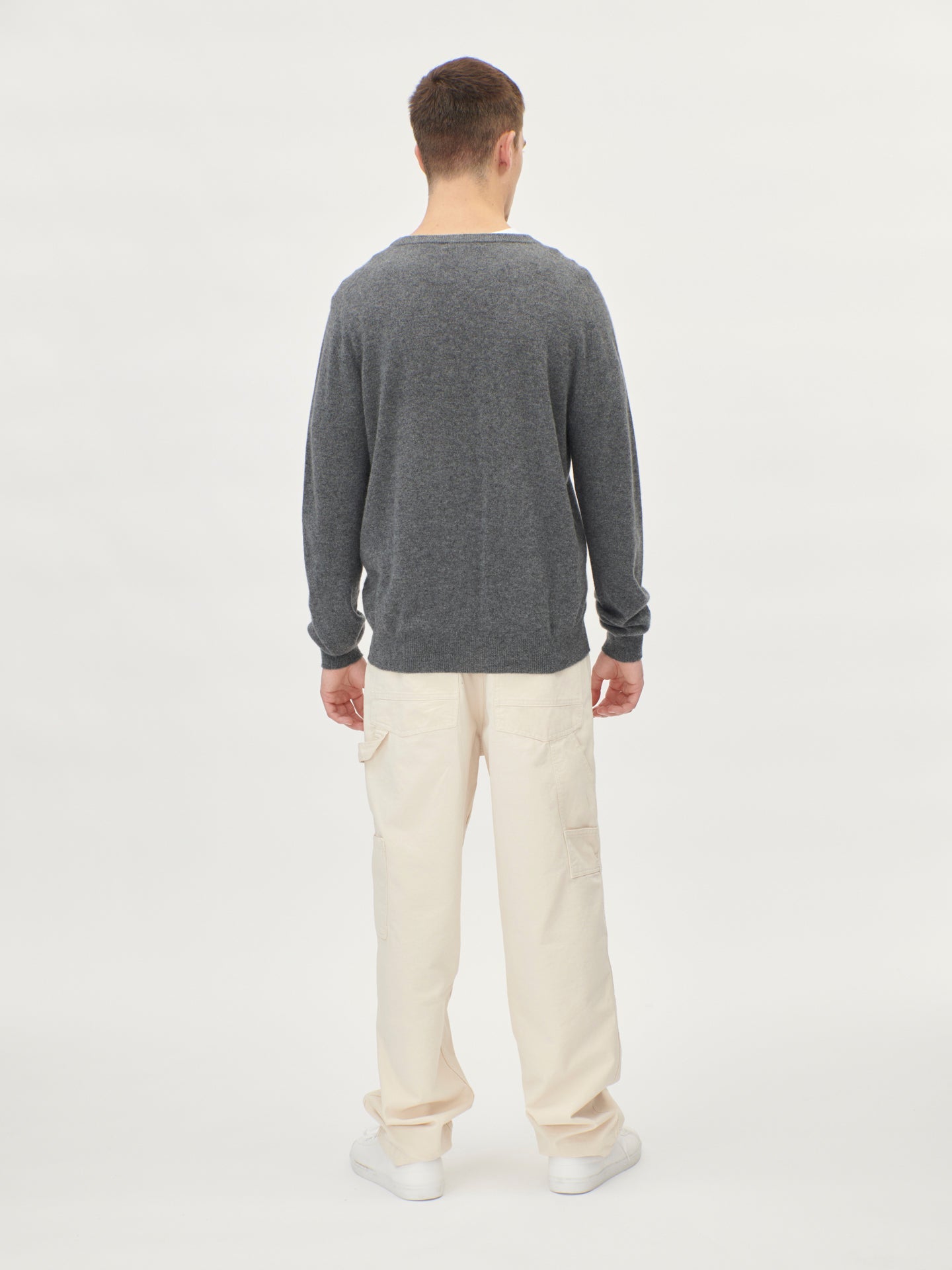 Cardigan a Col-V en cachemire pour  homme , couleur Gris - Gobi Cashmere