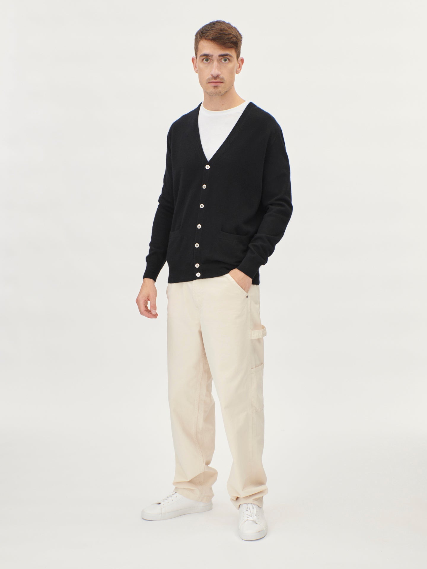 Cardigan a col V en Cachemire pour hommes Noir - Gobi Cashmere