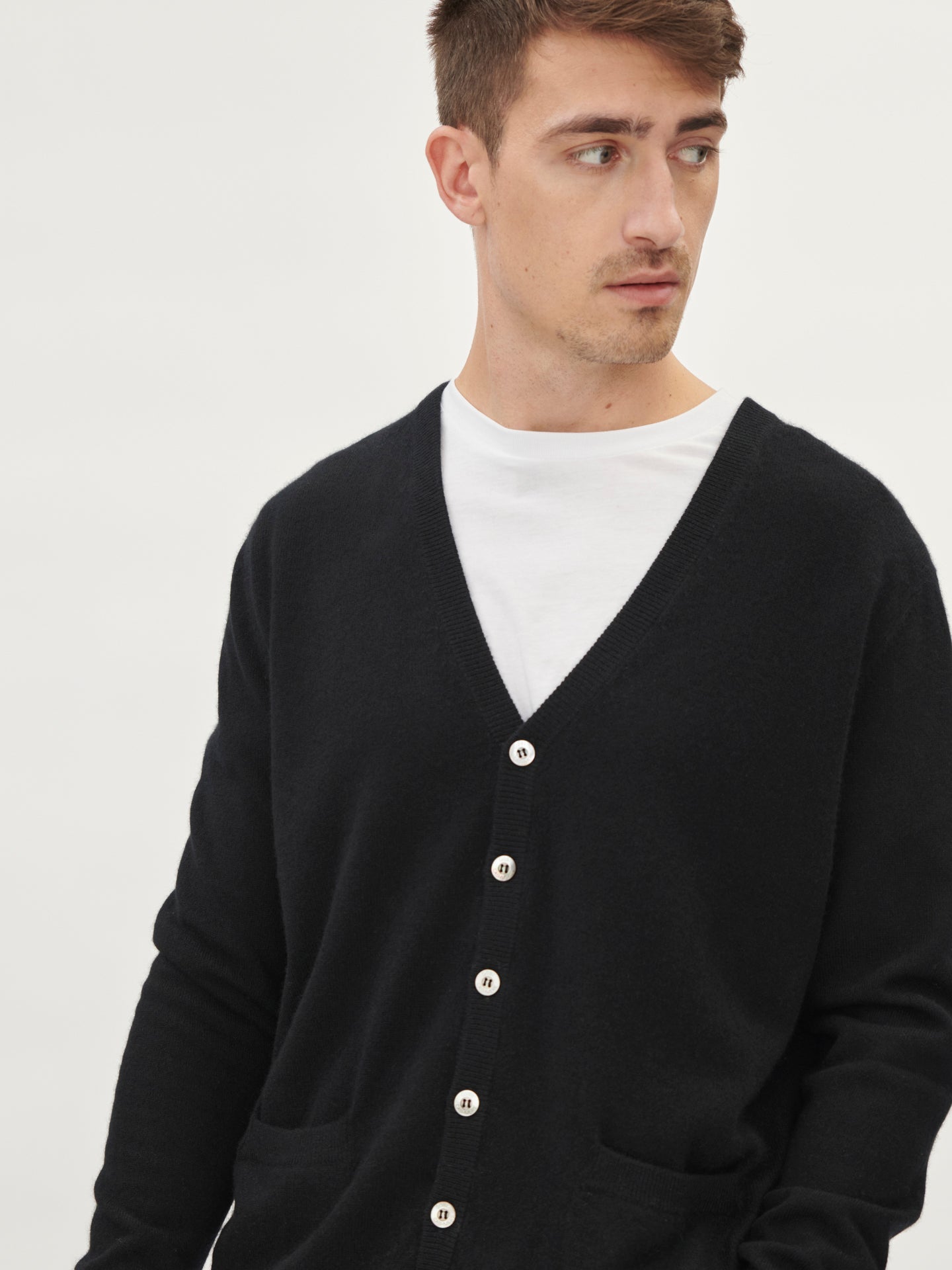 Cardigan a col V en Cachemire pour hommes Noir - Gobi Cashmere