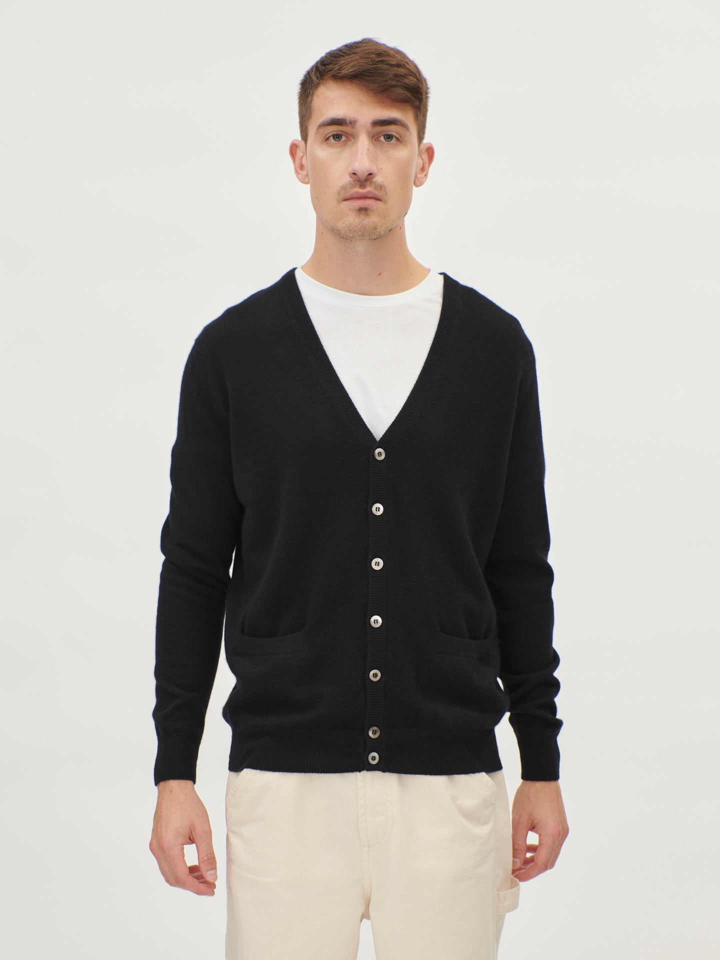 Cardigan a col V en Cachemire pour hommes Noir - Gobi Cashmere