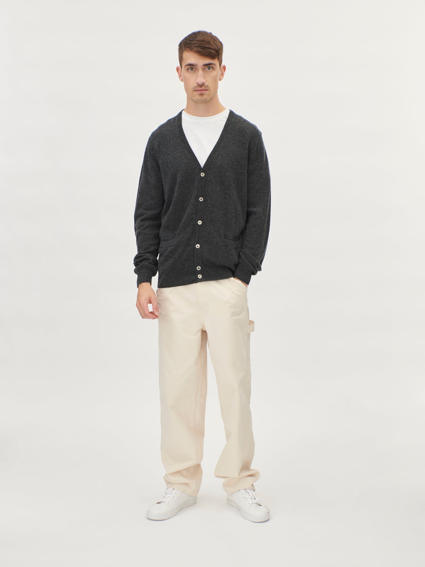 Cardigan a col V en Cachemire pour hommes gris - Gobi Cashmere
