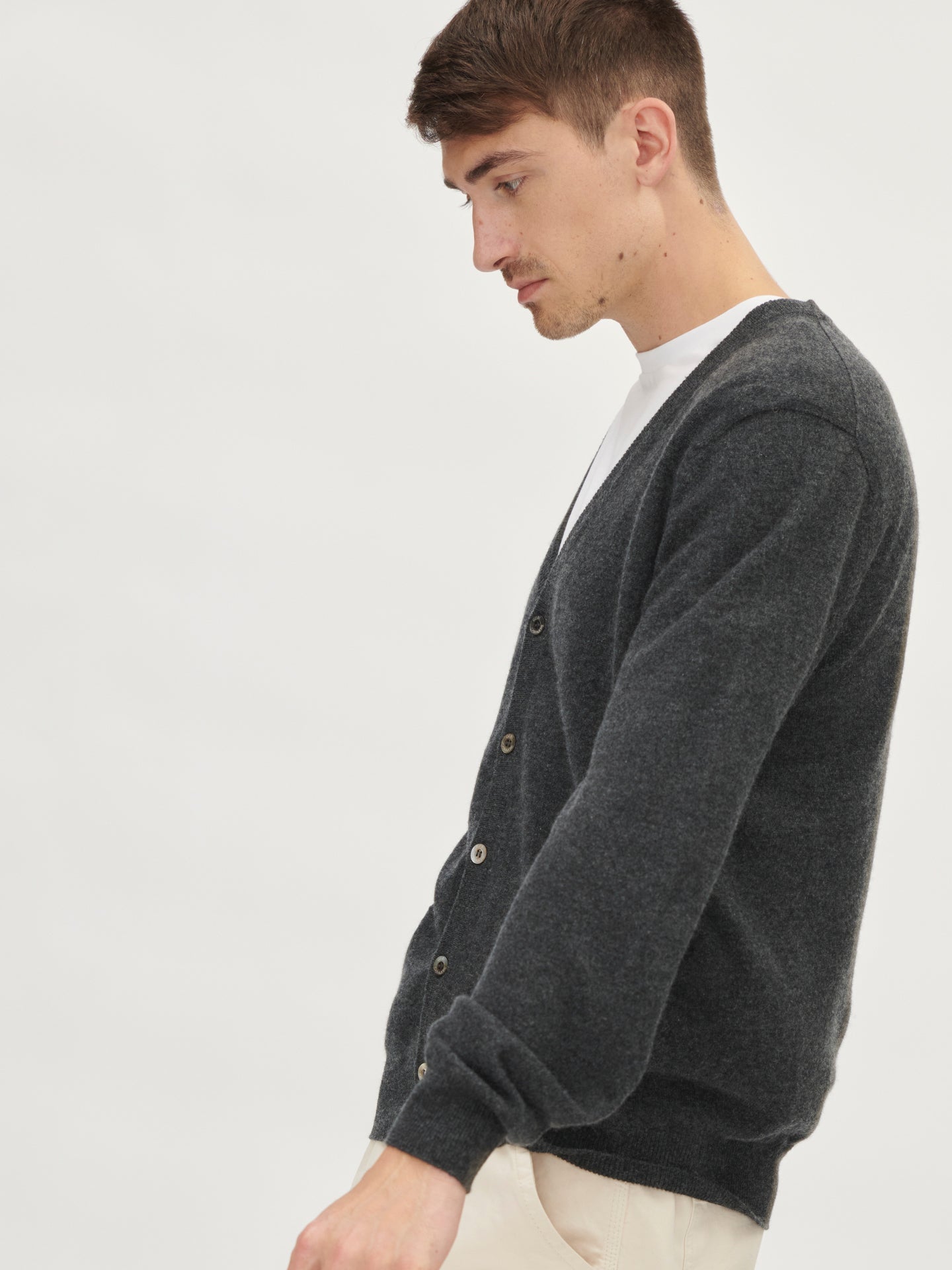 Cardigan a col V en Cachemire pour hommes gris - Gobi Cashmere