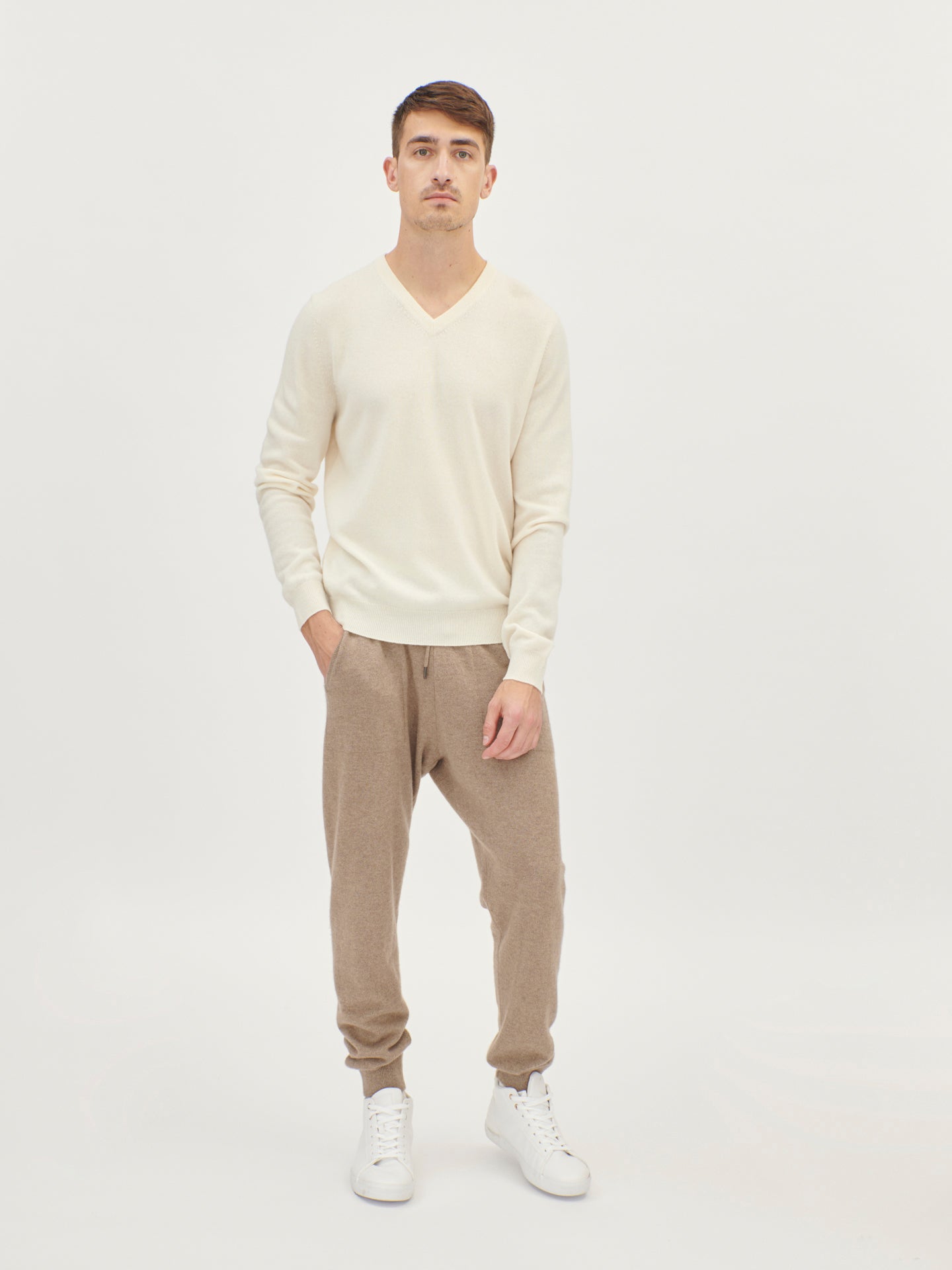 Pull col en V en Cachemire pour hommes Blanc - Gobi Cashmere