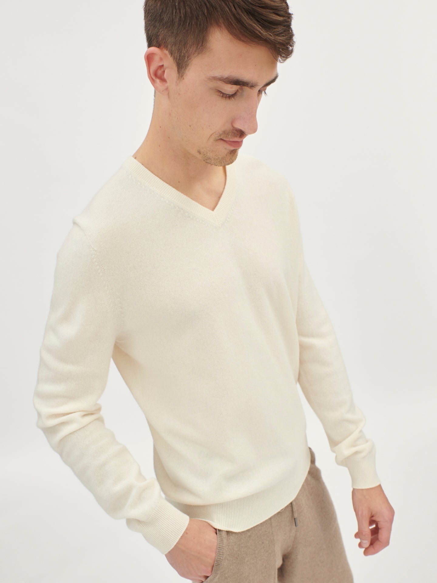 Pull col en V en Cachemire pour hommes Blanc - Gobi Cashmere