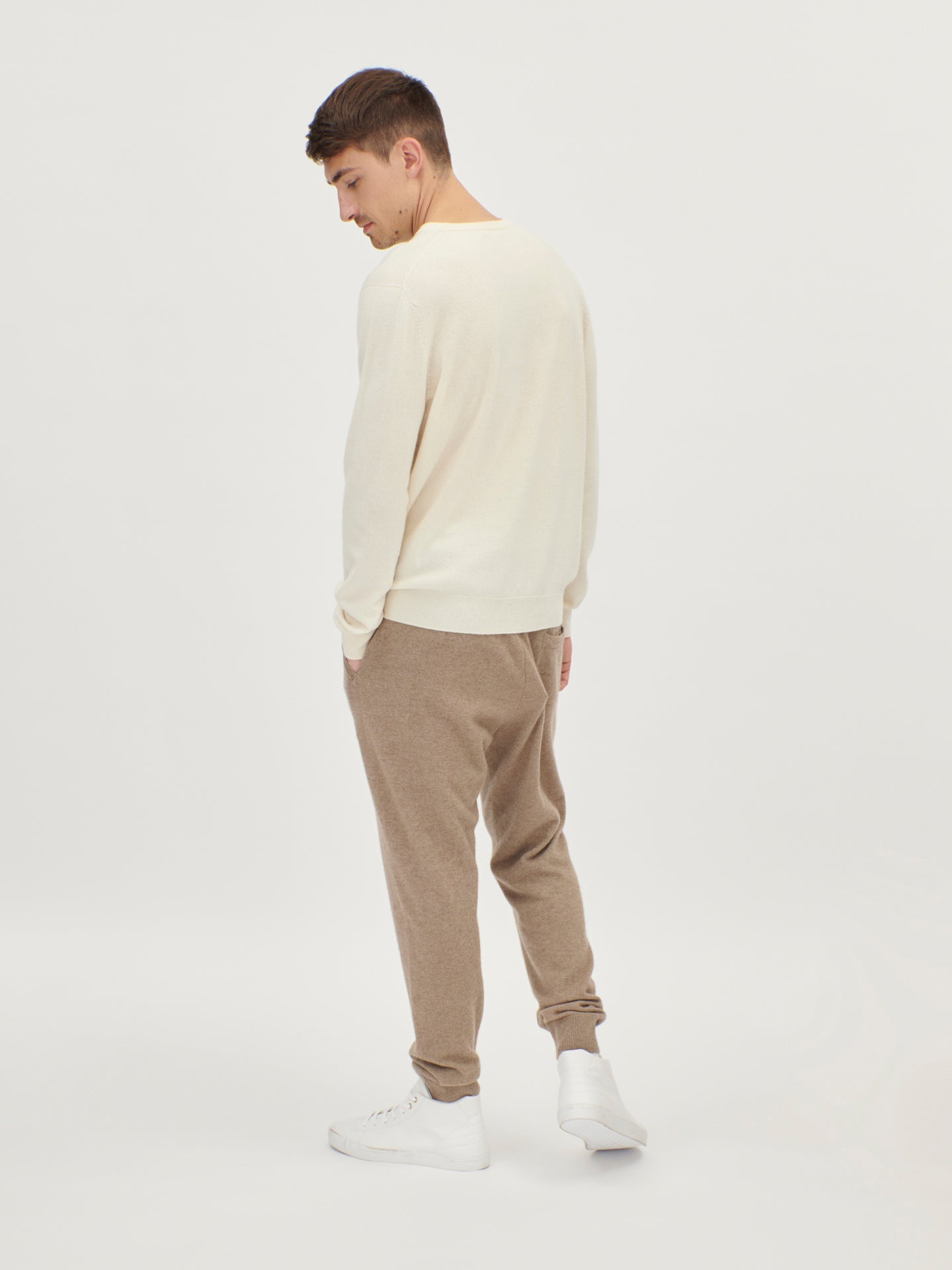 Pull col en V en Cachemire pour hommes Blanc - Gobi Cashmere