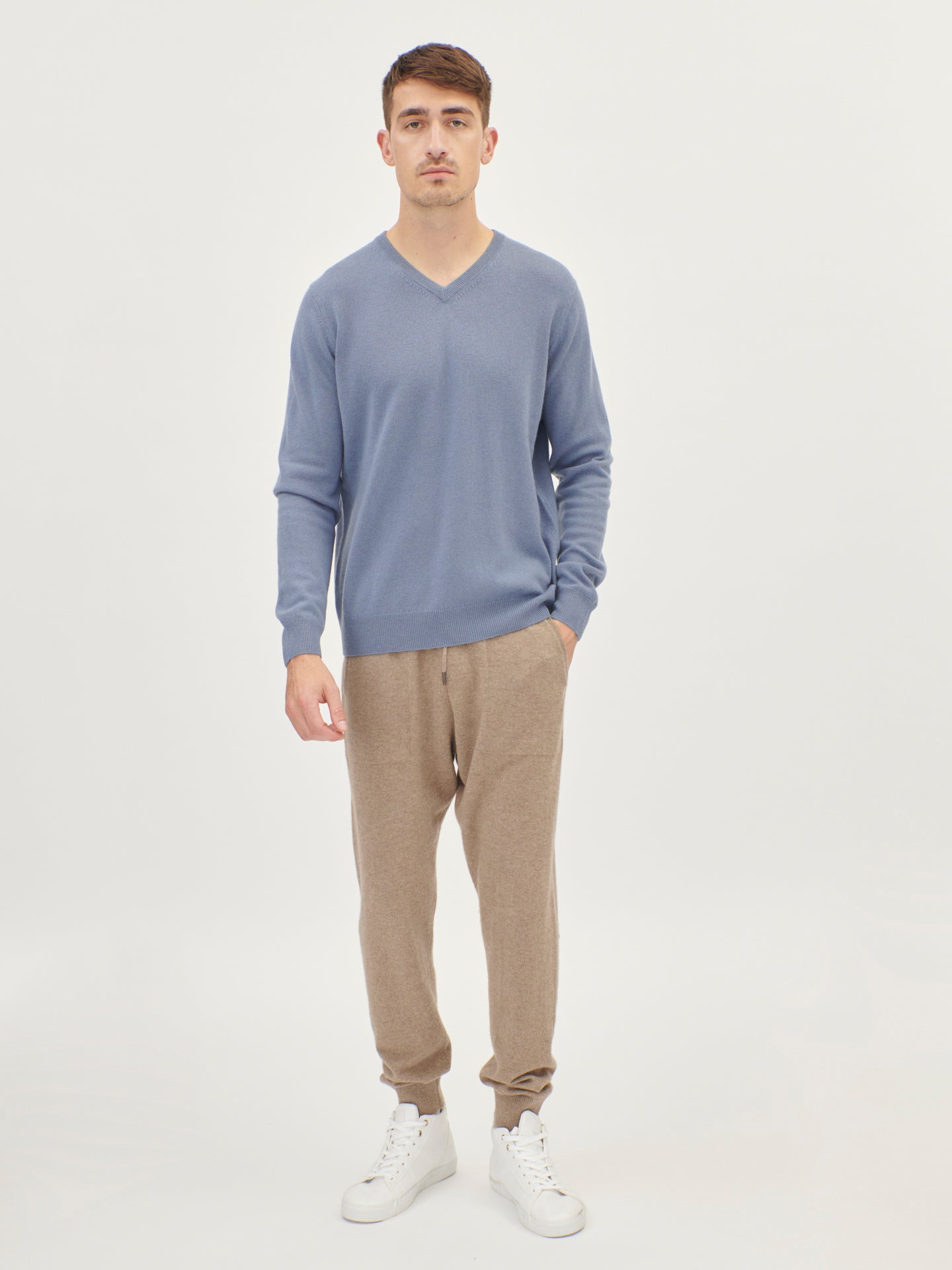 Pull col en V en Cachemire pour hommes Marin - Gobi Cashmere