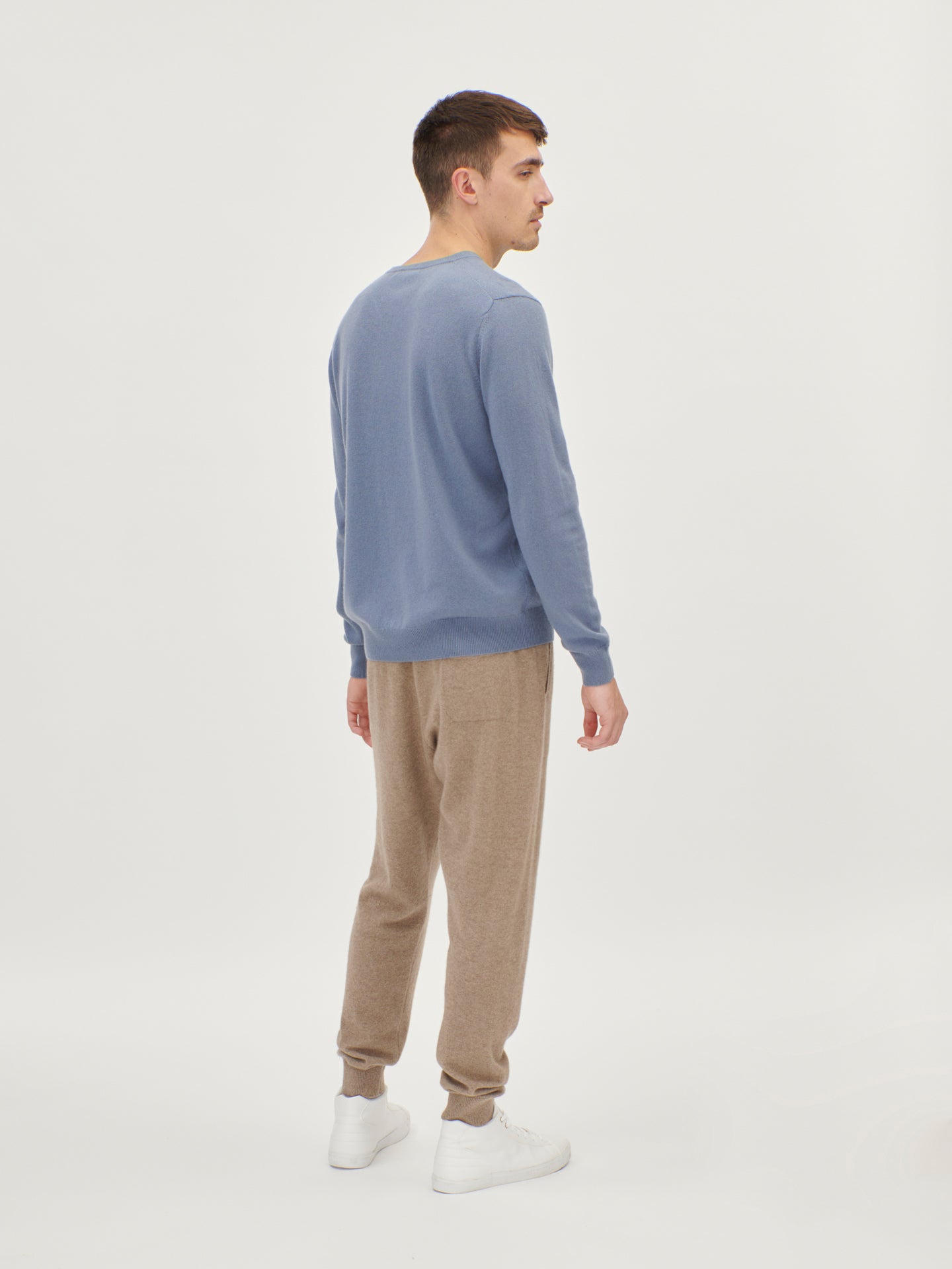Pull col en V en Cachemire pour hommes Marin - Gobi Cashmere